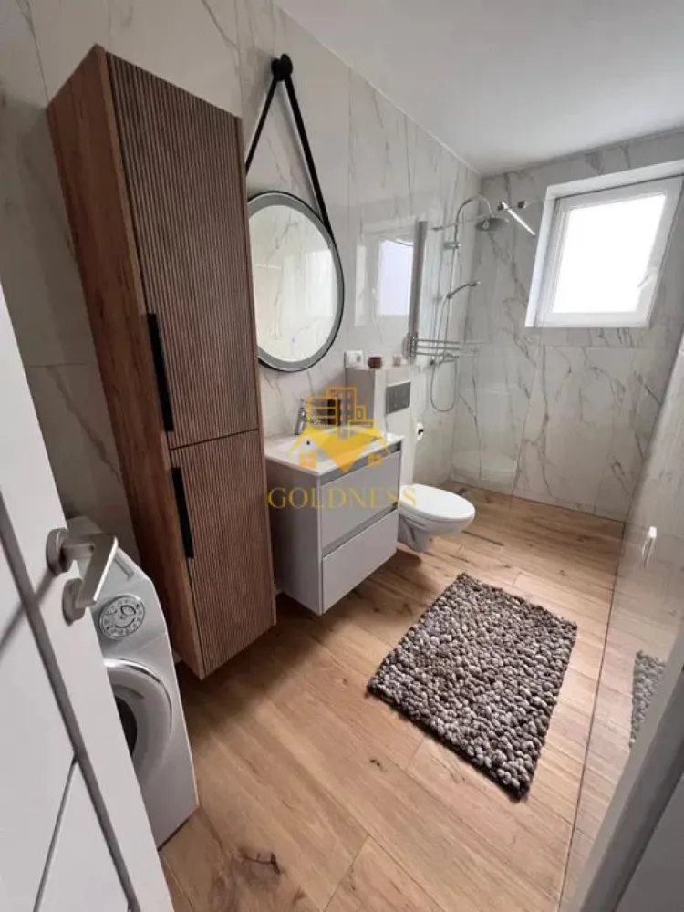 2 camere,parcare,bloc nou,Europa Zona Eugen Ionesco, Luminia, Moldovan - GOLDNESS Imobiliare vă propune spre închiriere un apartament cu 2 camere complet mobilat și utilat, la Demisol într-un imobil de 4 etaje, în Cartierul Europa.
Dispune de loc de parcare inclusa in pret!
Se află în apropierea stațiilor de transport în comun, magazine, restaurante, spații verzi, farmacii, etc. 

Apartamentul este compartimentat astfel:
 - dormitor cu pat matrimonial, dressing, noptiere
 - living cu bucatarie open space complet utilată și mobilată, canapea extensibilă, loc de servit masa 
 - baie cu cabina de dus, calorifer port prosop și dulap pentru depozitare.

Imobilul este dotat cu toate cele necesare- centrală proprie, frigider, aragaz, hotă, mașină de spălat haine, masina de slapat vase, etc. 

Dacă sunteți interesați de acest apartament și doriți să îl vizionați, dar și pentru alte oferte nu ezitați să ne contactați telefonic sau prin e-mail. Vă stăm la dispoziție!
Pentru intermediere se percepe un comision de 50% din prețul chiriei!