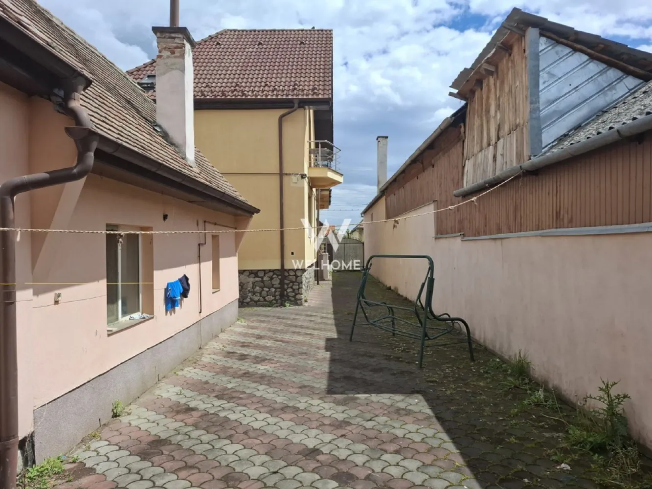 Casa - Pensiune-spatiu cazare muncitori, Turnisor - Sibiu - Agentia Imobiliara Welhome Sibiu ofera spre vanzare un imobil - pensiune, ideal de utilizat ca si spatiu cazare pentru muncitori.
Imobilul este amplasat in cartierul Turnisor din Sibiu.

Suprafata utila totala 400 mp
S+P+E
Suprafata teren 700 mp

Imobilul necesita renovare.

Pret: 350000 euro.
Telefon: 0753277310.