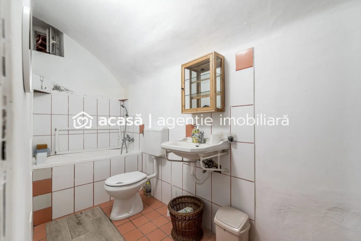 VÂNDUT! Apartament 2 camere ultracentral + spațiu bonus la demisol