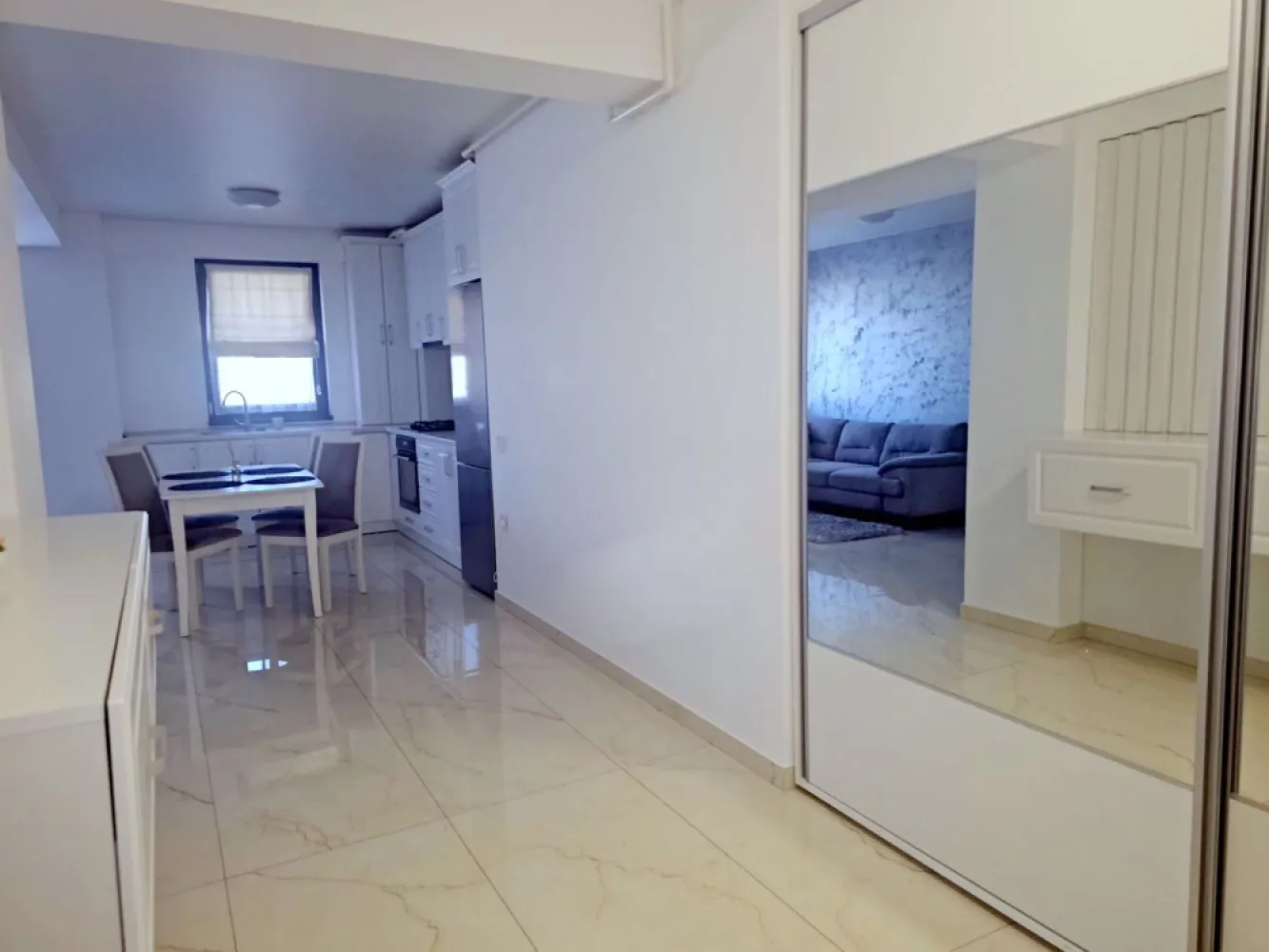 De vanzare - apartament cu 2 camere, Micro 17, bloc Roka - 139000 euro