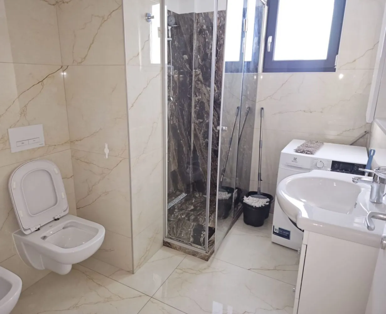 De vanzare - apartament cu 2 camere, Micro 17, bloc Roka - 139000 euro