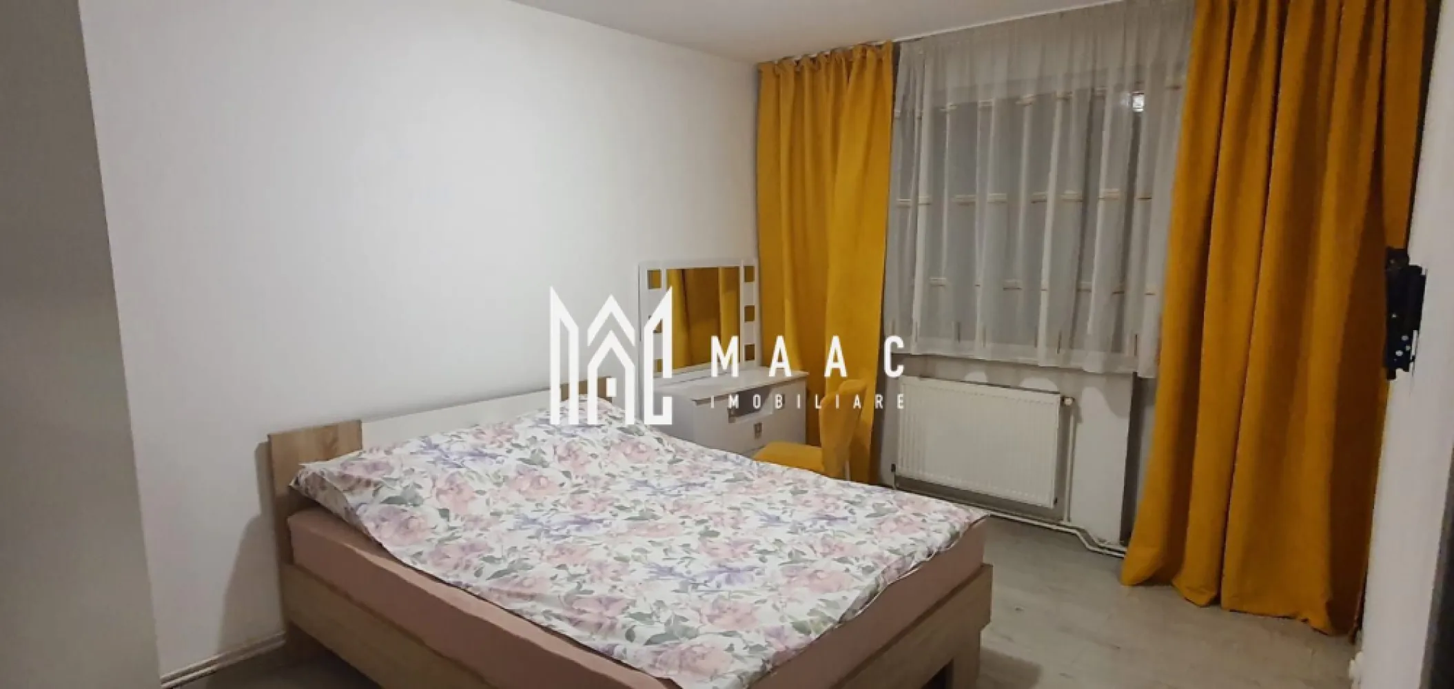 Apartament 3 camere | Etaj 3 | 72 mpu | Modern | Aleea Sevis - MAAC Imobiliare vă propune spre închiriere un apartament cu 3 camere, decomandat, situat într-o zonă apreciată a orașului, pe Aleea Seviș, cartier Hipodrom III.

Apartamentul are o suprafață utilă de 72 mp și este amplasat la etajul 3 din 4 al unui imobil bine întreținut. Compartimentarea este practică și modernă, fiind compus din două dormitoare, living generos cu bucătărie open-space, baie dotată cu jacuzzi și balcon de 4 mp, ideal pentru relaxare.

Locuința se închiriază complet mobilată și utilată, cu finisaje moderne, oferind un nivel ridicat de confort. Beneficiază de centrală termică proprie cu calorifere, asigurând eficiență energetică și costuri reduse de întreținere.

Condiții de închiriere:

Contract pe perioadă minimă de 12 luni

Garanție: echivalentul unei chirii lunare

Nu se acceptă animale de companie

Apartamentul este ideal pentru persoane sau familii care își doresc un spațiu modern, bine poziționat și gata de mutare imediată.

Pentru mai multe detalii sau pentru programarea unei vizionări, MAAC Imobiliare vă stă cu drag la dispoziție.
ID: CP2868761.