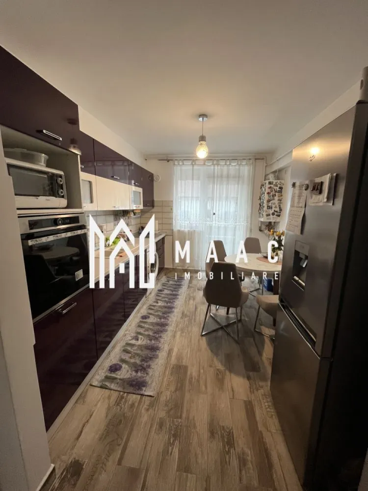 Apartament 2 camere | Etaj 3 | Balcon | Pod | Arhitectilor - MAAC Imobiliare ofera spre inchiriere apartament de 2 camere decomandat, situat la etajul 3/3, cu pod deasupra pentru depozitare și acces direct din apartament situat in zona Arhitectilor (Calea Cisnadiei).

Caracteristici:
Suprafață utilă: 52 mp
Compartimentare: Hol, living, dormitor, bucătărie separată, balcon de 7 mp deschis (acces din bucătărie)
Dotări: Mobilat și utilat complet
Loc de parcare: Inclus

Descriere detaliată
Living:
Spațios și confortabil
Mobilat modern și complet utilat

Dormitor:
Atmosferă intimă și liniștitoare
Mobilier de calitate

Bucătărie:
Separată și complet echipată
Acces direct la balcon

Balcon:
Suprafață de 7 mp, deschis
Acces din bucătărie
Perfect pentru momente de relaxare în aer liber

Hol:
Spațios, cu acces facil către toate camerele

Pod:
Spațiu de depozitare generos
Acces direct din apartament, oferind comoditate suplimentară

Loc de parcare:
Inclus în prețul chiriei, asigurând confort și siguranță pentru autoturism

Condiții de închiriere:
Închiriere pe termen lung, minim 1 an
Nu se acceptă animale de companie
Nu este permis fumatul în incintă
Se percepe în avans chirie și garanție in cuantumul unor 2 chirii lunare.

Pentru mai multe informații sau pentru a programa o vizionare, nu ezitați să ne contactați, specificand ID: CP2315341