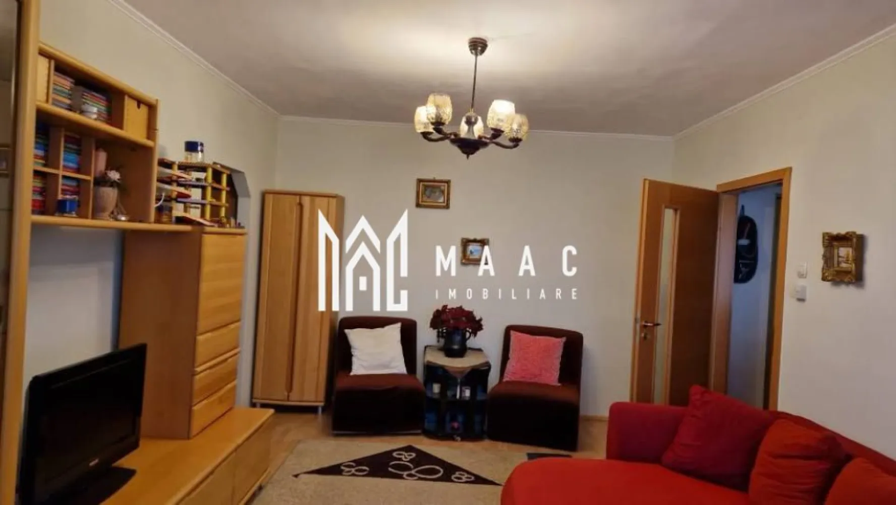 Apartament 2 camere | Etaj 1 | Balcon | Mobilat și utilat | Terezian - Maac Imobiliare prezintă spre vânzare un apartament cu 2 camere, situat în zona Terezian, pe strada Rusciorului, în apropiere de biserica din Gara Mică.

Locuința este amplasată la etajul 1 al unui imobil construit din cărămidă, izolat exterior, și dispune de o suprafață utilă de 48 mp, la care se adaugă un balcon închis. Apartamentul este semidecomandat și se vinde mobilat și utilat, fiind pregătit pentru mutare imediată.

Compartimentarea este eficientă și bine organizată:
hol de acces
living
bucătărie separată
dormitor
baie cu duș și geam de aerisire
balcon închis

Imobilul este situat într-o zonă liniștită, cu acces facil către magazine, școli și mijloace de transport în comun, oferind confort și practicitate pentru locuire sau investiție.

Pentru mai multe detalii, vă rugăm să menționați telefonic că ați văzut anunțul cu CP2980460.