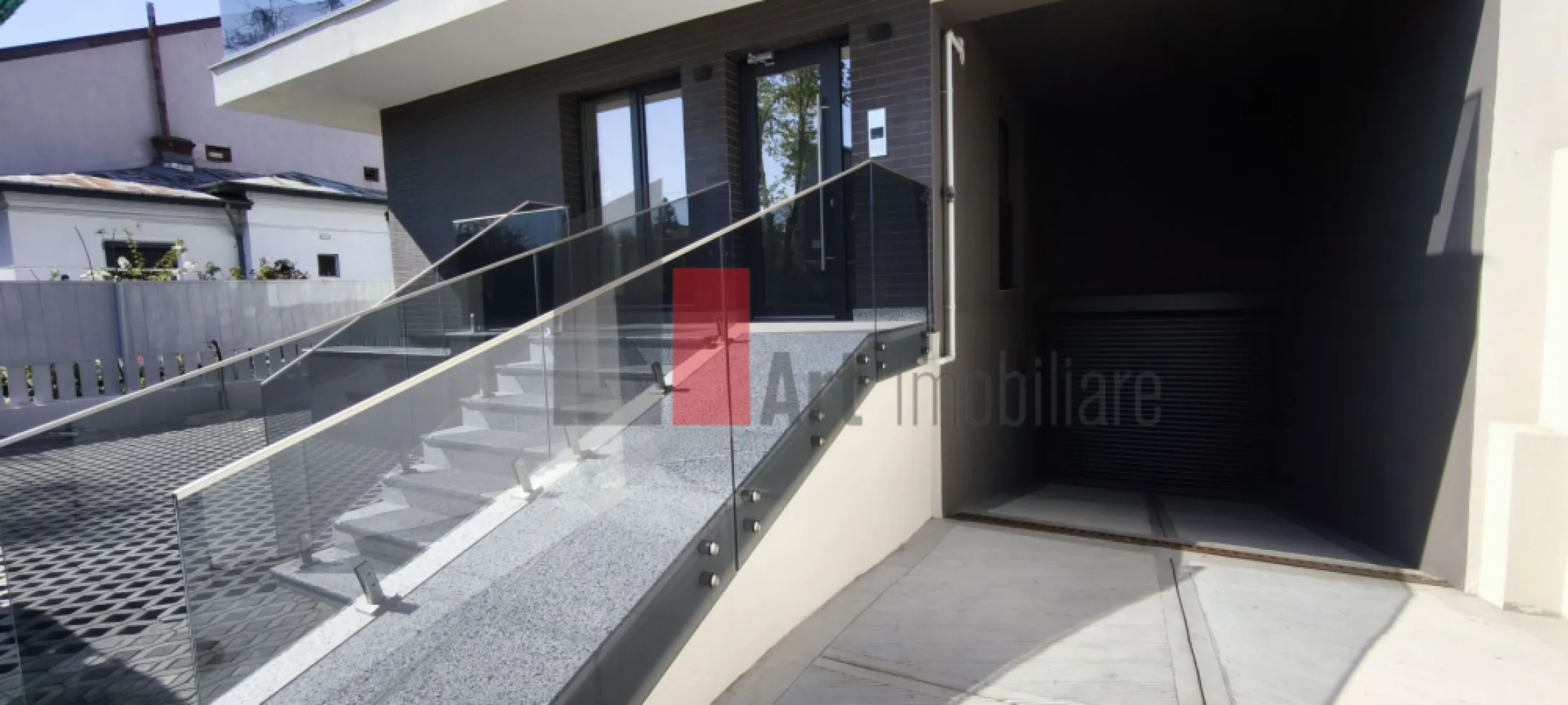 Garsoniera in bloc nou Jiului - 🏡 Garsoniera moderna de vânzare – Strada Jiului

Se vand 2 apartamente de 2 camere, 3 apartamnete de 3 camere si 1 garoniera intr-un bloc nou (aprilie 2026)

Descoperă un apartament sau o garsoniera luminose și eficient compartimentat, situat într-o zonă liniștită, ideal atât pentru locuit, cât și pentru investiție.

✨ Detalii generale:
Tip: garsonieră 
Suprafață: 31 mp
Etaj: parter
Compartimentare: hol, baie, bucătărie separată, living spațios
Bucatarie de aprox 8 mp
🛋️ Living luminos
Cameră spațioasă, cu ferestre mari ce oferă lumină naturală din abundență. Ideal pentru amenajare modernă, cu zonă de relaxare și loc de luat masa.

🚪 Hol primitor
Design simplu și funcțional, cu spații pentru depozitare
🌿 Avantaje:
Lumină naturală excelentă
Compartimentare practică
Posibilitate de personalizare completă
Ideal pentru locuit sau închiriere
📍 Localizare:
Situat pe strada Jiului, cu acces facil către transport, magazine și alte puncte de interes.