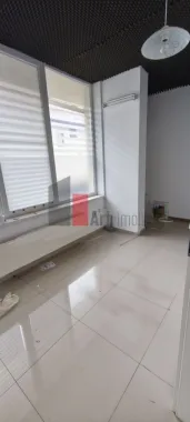Spatiu comercial 2 etaje stradal, compartimentat