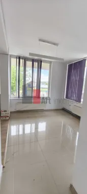 Spatiu comercial 2 etaje stradal, compartimentat