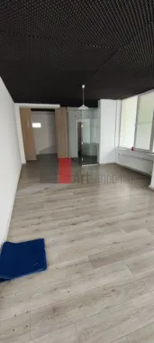 Spatiu comercial 2 etaje stradal, compartimentat
