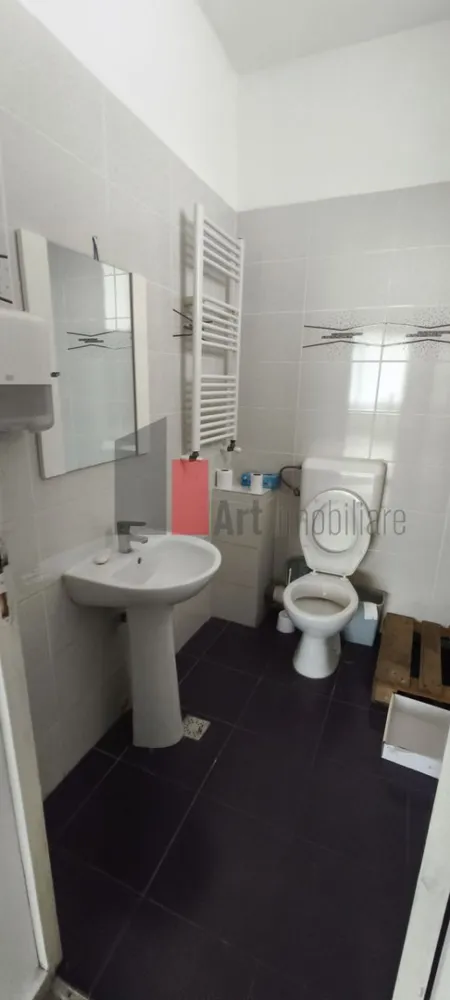 Spatiu comercial 2 etaje stradal, compartimentat