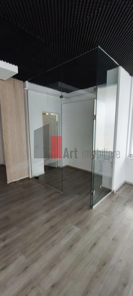 Spatiu comercial 2 etaje stradal, compartimentat
