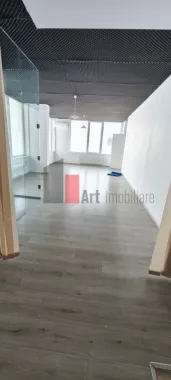 Spatiu comercial 2 etaje stradal, compartimentat