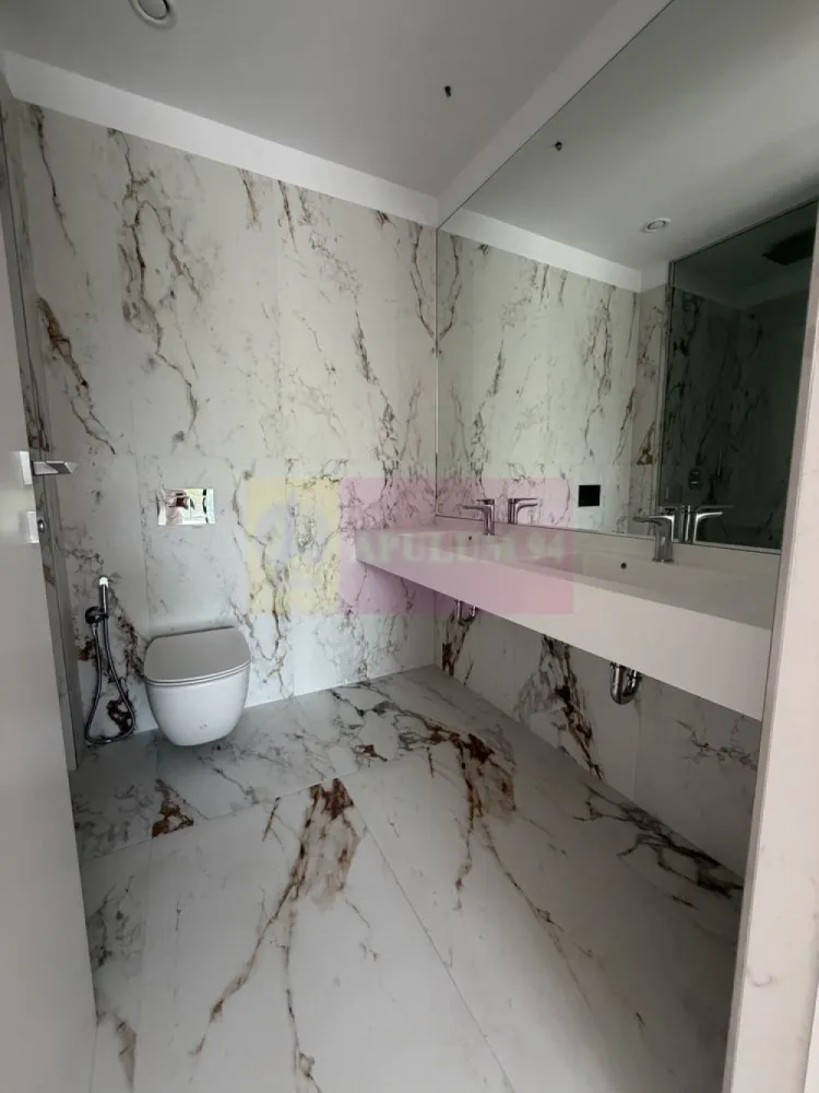Apartament 4 camere ONE LAKE CLUB , LUX - Agentia Imobiliara Apulum 94, va ofera spre vanzare
Apartament premium | 4 camere | 
ONE LAKE CLUB Lacul Tei
Suprafata Totala 175 mp
Suprafata Apartament 156,5 mp
Suprafata Terasa 18,5 mp
An finalizare constructie 2026.

Apartamentul este pe persoana juridica . Pretul este 540.000 € PLUS TVA
Se poate achizitiona cu taxare inversa (fara tva) pe persoana juridica

Apartament cu suprafață totală de 175 mp, dintre care 156 mp utili interiori și terasă generoasă, realizat într-un stil contemporan minimalist, cu accent pe lumină naturală, spații ample și finisaje premium.

Compartimentare : 
Etaj 1
Living cu bucatarie open space
3 dormitoare
3 bai 
1 camera spalatorie
1 terasa 

Caracteristici:
• living generos cu deschidere către terasă 
• suprafețe vitrate mari și tâmplărie premium din aluminiu 
• parchet premium lemn natural de stejar 
• sistem Aer conditionat centralozat integrat în plafon 
•finisaje premium

Apartamentul este situat în cadrul One Lake Club, unul dintre cele mai apreciate proiecte dezvoltate de One United Properties, amplasat chiar pe malul Lacului Tei. 
Complexul este format din 5 turnuri , curte interioara plina de verdeata , piscina acoperita , sala de fitness si multe spatii conerciale si restaurante la parter

Ansamblul oferă acces rapid către Șos. Fabrica de Glucoză, zona de business Barbu Văcărescu – Pipera, Aeroportul Otopeni și autostrada A3, având în proximitate restaurante, cafenele, centre comerciale și clădiri de birouri.

Pentru mainmulte detalii / poze / video , rugam sunati