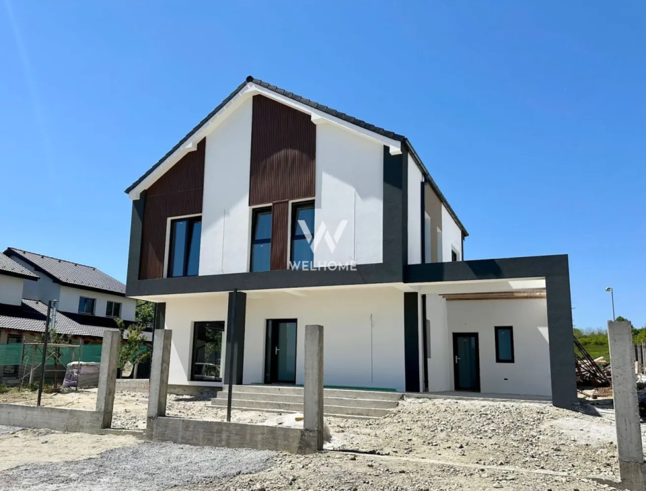 Casă single modernă, eficientă energetic și curte generoasă