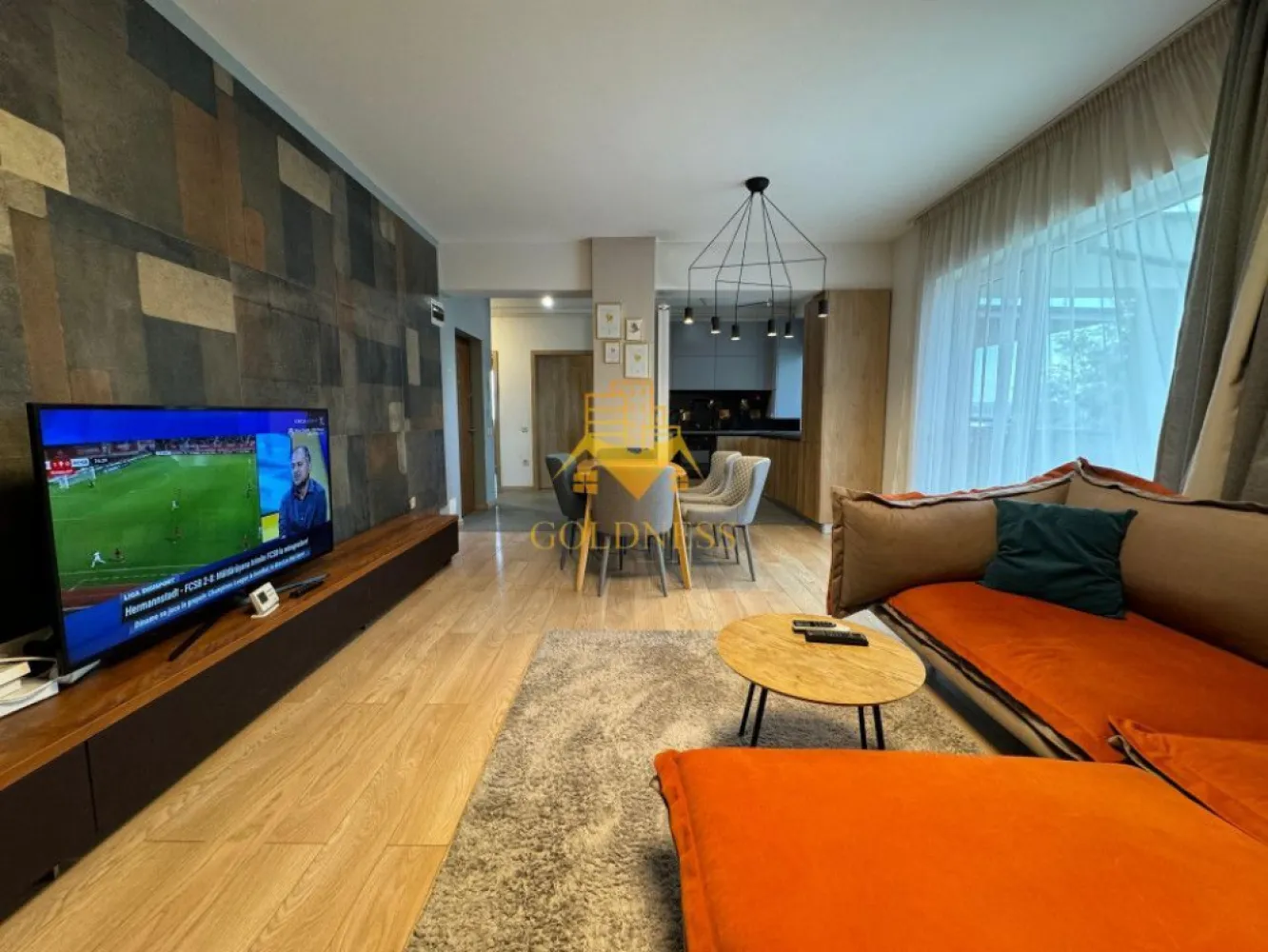 2 camere,modern,bloc nou,2 garaje,Manastur zona Platinia,USAMV,Motilor - GOLDNESS Imobiliare vă propune spre inchiriere un apartament cu 2 camere complet mobilat și utilat, la etajul 4 într-un imobil de 6 etaje, în Cartierul Manastur.
Dispune de loc de parcare subterana!
Se află în apropierea stațiilor de transport în comun, magazine, restaurante, spații verzi, farmacii, etc. 

Apartamentul este compartimentat astfel:
 - dormitor cu pat matrimonial, dressing, noptiere
 - living cu bucatarie open space complet utilată, canapea extensibilă, loc de servit masa 
 - baie cu cabina de dus, calorifer port prosop și dulap pentru depozitare.
 - terasa de 35 mp.

Imobilul este dotat cu toate cele necesare- centrală proprie, mașină de spălat haine, frigider, plită electrică, hotă, etc. 

Dacă sunteți interesați de acest apartament și doriți să îl vizionați, dar și pentru alte oferte nu ezitați să ne contactați telefonic sau prin e-mail. Vă stăm la dispoziție!
Pentru intermediere se percepe un comision de 50% din chirie!