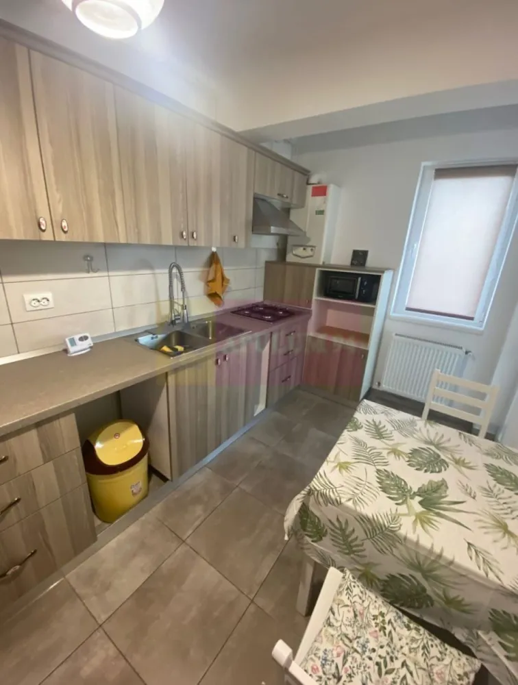 Apartament 2 camere, 62mp Metrou Aparatorii Patriei inclus loc parcare - Apartament 2 camere, 62mp Metrou Aparatorii Patriei cu loc parcare
Vă propunem spre vanzare un apartament de 2 camere, situat într-o zonă deosebit de atractivă, la 15 minute de mers pe jos de stația de METROU APARATORII PATRIEI.
Apartamentul este locat intr-un bloc din anul 2017 cu curte interioară privată, este decomandat - centrala proprie, etaj 1/5, se predă mobilat și utilat, perfect pentru familii sau investitori în căutarea unei locuințe moderne. Compartimentare: living-bucătărie, 1 dormitor luminoas, baie (geam la baie). Curte cu acces securizat intimitate și control. Loc de joacă privat. Lift și interfon pentru un plus de confort zilnic.
Dispune de un loc de parcare inclus in pret.
Avantajele zonei:
Acces la transportul public: Stațiile de metrou se află la 15 minute de mers pe jos, asigurând legături rapide cu toate zonele importante din București
Aproape de Grand Arena pentru shopping si distractie, Kaufland, Carrefour, Lidl, Hornbach, Metro, Auchan si Jumbo pentru cumparaturi rapide si convenabile..
Infrastructura educationala si medicala excelenta: scoli, gradinite, si clinici medicale in apropiere, oferindu-va linistea necesara pentru familia dumneavoastra. In vecinatate se afla supermarketuri, restaurante, cafenele si centre de fitness, oferindu-va toate facilitatile la indemana. Cartier sigur si bine intretinut, ideal pentru familii, cu acces rapid la centrele de interes urban, dar si liniste si siguranta. 
Acest apartament este o oportunitate excelenta pentru cei care doresc un stil de viata activ, dar si linistit, in mijlocul unui cartier verde si bine conectat.
Proprietatea este disponibila imediat.
Comision agentie 3% + tva din pretul de vanzare.
Pentru mai multe detalii sau pentru a programa o vizionare, nu ezitati sa ne contactati – Cristi/ Apulum 94/ Tel. Mobil: (004) 0733683462 !