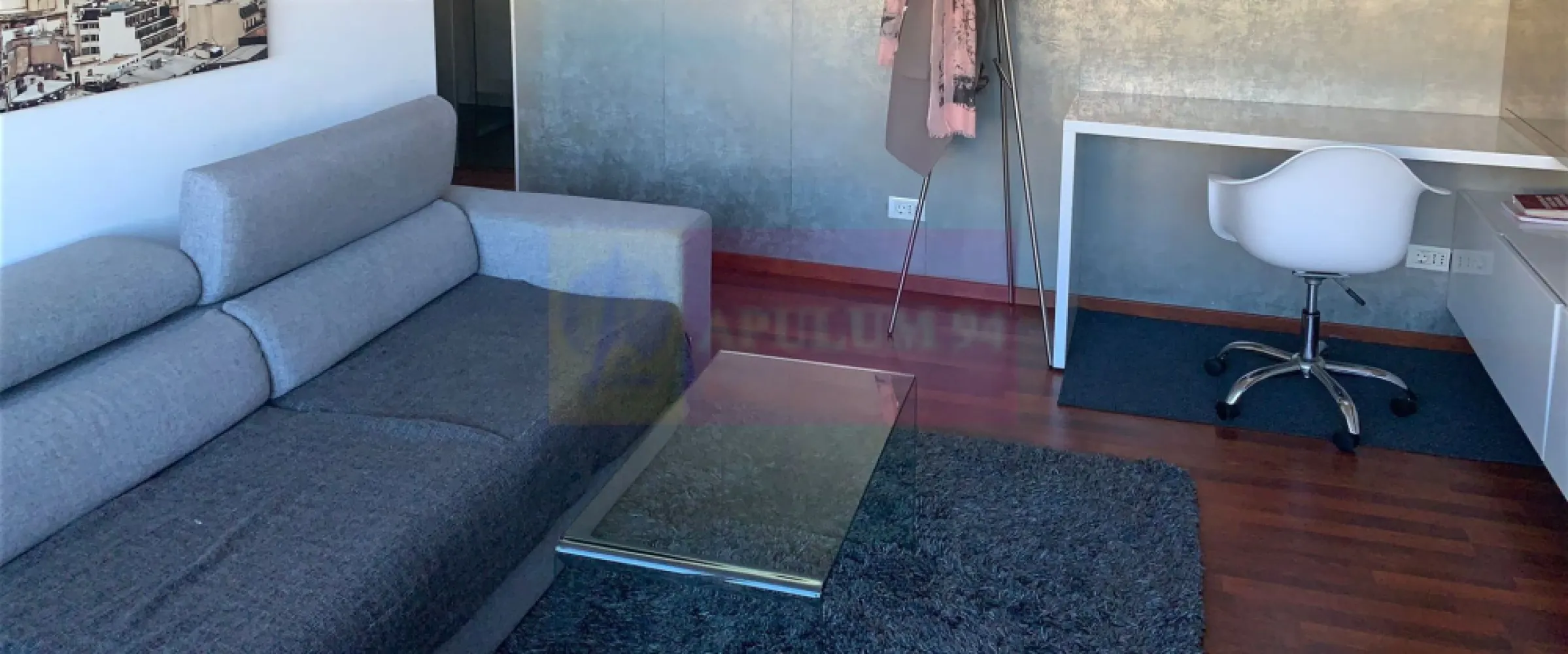 Apartament 2 camere renovat, 47mp, 2 minute Metrou Tineretului - Vă propunem spre vanzare un apartament de 2 camere, situat într-o zonă deosebit de atractivă, la 2 minute de Metrou Tineretului.
Apartamentul este decomandat, etaj 4/7, bloc din 1964 cu lift, gata de mutat - chiar din prima zi - mobilat si utilat complet - se vinde exact așa cum se vede în poze (totul inclus)!
Renovat integral cu materiale de calitate superioara. Materiale premium lux folosite în întreaga renovare.
Instalație electrică nouă, instalație sanitară complet refăcută, geam la baie.
Mobilier realizat pe comandă pentru optimizarea spațiului
Avantajele zonei: Acces excelent la transportul public cu legături rapide cu toate zonele importante din București. Parcul Tineretului si Parcul Carol: vă puteți bucura de activități recreative în aer liber, spații de joacă pentru copii, piste de alergare și zone de relaxare. Infrastructură educațională și medicală excelentă: scoli, grădinițe, și clinici medicale în apropiere, oferindu-vă liniștea necesară pentru familia dumneavoastră. În vecinătate se află supermarketuri (Carrefour, Mega Image, Auchan), restaurante, cafenele și centre de fitness, oferindu-vă toate facilitățile la îndemână. 
Cartier sigur și bine întreținut, ideal pentru familii, cu acces rapid la centrele de interes urban, dar și liniște și siguranță. Acest apartament este o oportunitate excelentă pentru cei care doresc un stil de viață activ, dar și liniștit, în mijlocul unui cartier verde și bine conectat. 
Proprietatea este disponibila imediat.
Comision agentie 3% + tva din pretul de vanzare.
Pentru mai multe detalii sau pentru a programa o vizionare, nu ezitați să ne contactați – Cristi/ Apulum 94/ Tel. Mobil: (004) 0733683462 !
