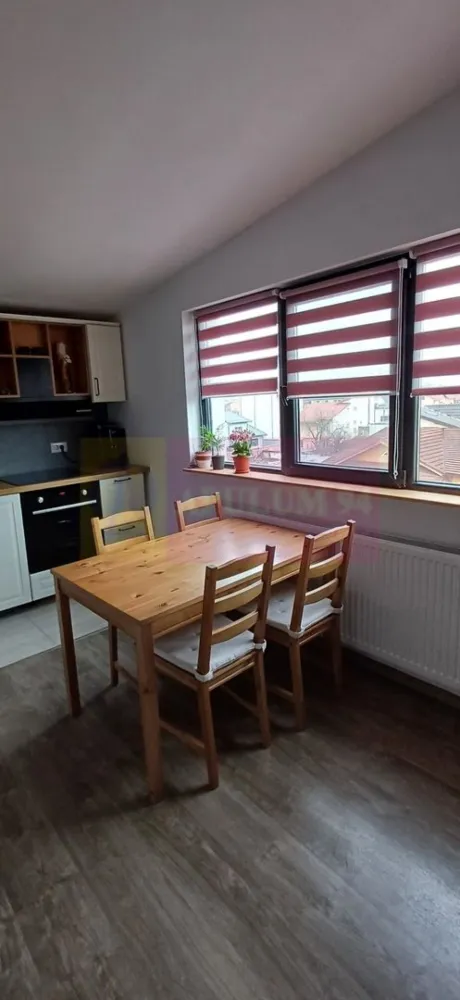 Apartament 3 camere 53mp Metrou Ap Patriei cu loc parcare inclus - Vă propunem spre vanzare un apartament de 3 camere, situat într-o zonă deosebit de atractivă, la 700 de metrii de stația de METROU APARATORII PATRIEI.
Apartamentul este locat intr-un bloc cu 8 apartamente din anul 2022, este semidecomandat - centrala proprie, etaj 3/3, se predă mobilat și utilat, perfect pentru familii sau investitori în căutarea unei locuințe moderne, cu acces rapid la toate facilitățile urbane. Compartimentare: living-bucătărie, 2 dormitoare luminoase, baie. 
Dispune de un loc de parcare inclus in pret (fix in fata scarii).
Avantajele zonei:
Acces la transportul public: Stațiile de metrou se află la 7 minute de mers pe jos, asigurând legături rapide cu toate zonele importante din București
Aproape de Grand Arena pentru shopping si distractie, Kaufland, Carrefour, Lidl, Hornbach, Metro, Auchan si Jumbo pentru cumparaturi rapide si convenabile..
Infrastructura educationala si medicala excelenta: scoli, gradinite, si clinici medicale in apropiere, oferindu-va linistea necesara pentru familia dumneavoastra. In vecinatate se afla supermarketuri, restaurante, cafenele si centre de fitness, oferindu-va toate facilitatile la indemana. Cartier sigur si bine intretinut, ideal pentru familii, cu acces rapid la centrele de interes urban, dar si liniste si siguranta. 
Acest apartament este o oportunitate excelenta pentru cei care doresc un stil de viata activ, dar si linistit, in mijlocul unui cartier verde si bine conectat.
Proprietatea este disponibila imediat.
Comision agentie 3% + tva din pretul de vanzare.
Pentru mai multe detalii sau pentru a programa o vizionare, nu ezitati sa ne contactati – Cristi/ Apulum 94/ Tel. Mobil: (004) 0733683462 !
