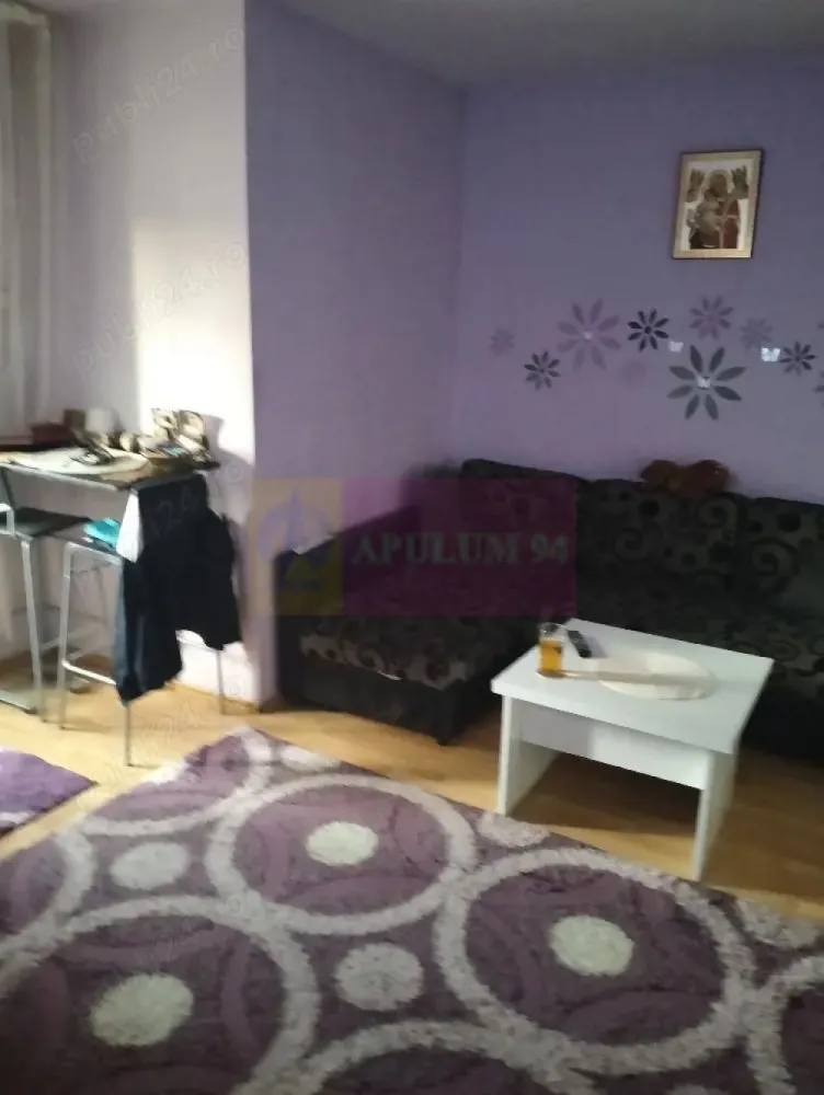 Apartament 2 camere 34mp Metrou Aparatorii Patriei - Vă propunem spre vanzare un apartament de 2 camere confort 2, situat într-o zonă deosebit de atractivă, la ~10 de stația de METROU APARATORII PATRIEI.
Apartamentul este locat intr-un bloc din anul 1971, este decomandat, mobilat, utilat, 34 mp, P din 10, se vinde exact asa cum este în poze.
Avantajele zonei:
Acces la transportul public: Stația de metrou APARATORII PATRIEI se află la ~10 minute de mers pe jos, asigurând legături rapide cu toate zonele importante din București
Aproape de Grand Arena pentru shopping si distractie, Kaufland, Carrefour, Lidl, Hornbach, Metro, Auchan si Jumbo pentru cumparaturi rapide si convenabile..
Infrastructura educationala si medicala excelenta: scoli, gradinite, si clinici medicale in apropiere, oferindu-va linistea necesara pentru familia dumneavoastra. In vecinatate se afla supermarketuri, restaurante, cafenele si centre de fitness, oferindu-va toate facilitatile la indemana. Cartier sigur si bine intretinut, ideal pentru familii, cu acces rapid la centrele de interes urban, dar si liniste si siguranta. 
Acest apartament este o oportunitate excelenta pentru cei care doresc un stil de viata activ, dar si linistit, in mijlocul unui cartier verde si bine conectat.
Proprietatea este disponibila imediat.
Comision agentie 3% + tva din pretul de vanzare.
Pentru mai multe detalii sau pentru a programa o vizionare, nu ezitati sa ne contactati – Cristi/ Apulum 94/ Tel. Mobil: (004) 0733683462 !
