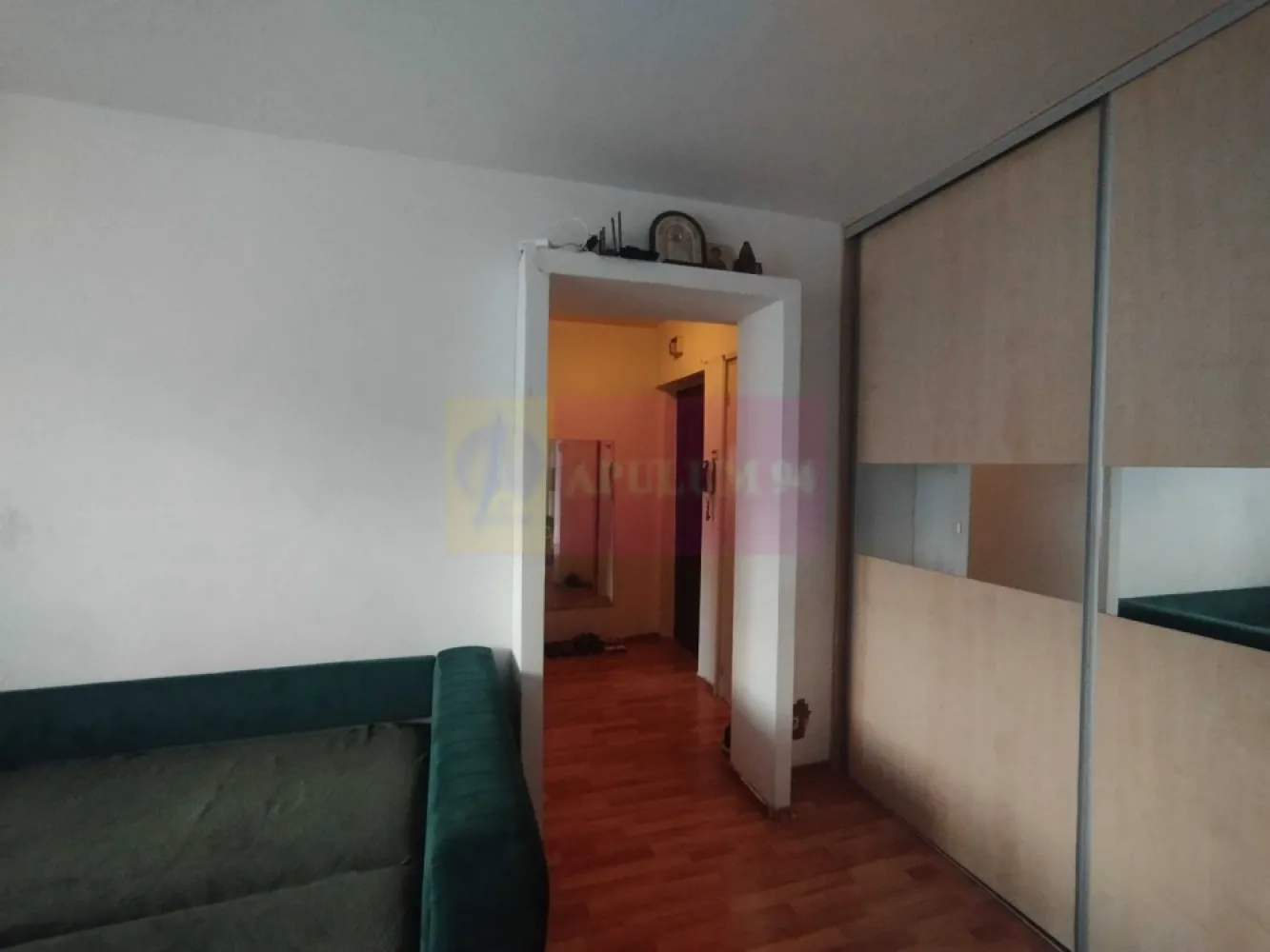 Apartament 2 camere, 50mp, Metrou Piata Sudului - Vă propunem spre vanzare un apartament de 2 camere, situat într-o zonă deosebit de atractivă, 3 minute de mers pe jos de Piața Sudului și la 10 minute de Spitalul Marie Curie (Budimex). 
Apartamentul este mobilat semidecomandat etaj 3/8, bloc 1964, cu acces rapid la toate facilitățile urbane. Ferestre termopan in toate camerele, boiler si aparat de aer conditionat.
Compartimentare: living, 1 dormitor, bucătărie, baie și balcon foarte generos, de-a lungul sufrageriei si dormitorului. Vederea apartamentului este catre spatele blocului, unde nu este strada (zona foarte linistita). Lumina naturala, in a doua jumatate a zilei. 
Avantajele zonei: Proximitate față de Spitalul Marie Curie (Budimex): acces rapid la servicii medicale de calitate, fiind ideal pentru familiile cu copii. Acces excelent la transport: Metrou Piața Sudului si Brancoveanu la câteva minute de mers pe jos, precum și multiple linii STB. Centre comerciale și piețe: Piața Sudului, Sun Plaza Shopping Center în imediata apropiere si un complex de magazine langa bloc, oferind acces la supermarketuri, restaurante, magazine și zone de recreere. Instituții educaționale: Școli și grădinițe bine cotate la mică distanță, facilitând accesul copiilor la educație de calitate. Parcuri și zone verzi: Parcul Tineretului Oraselul și Lumea Copiilor la o distanță scurtă, ideale pentru plimbări în aer liber și activități recreative. 
Cartier sigur și bine întreținut, ideal pentru familii, cu acces rapid la centrele de interes urban, dar și liniște și siguranță. Acest apartament este o oportunitate excelentă pentru cei care doresc un stil de viață activ, dar și liniștit, în mijlocul unui cartier verde și bine conectat.
Proprietatea este disponibila imediat.
Comision agentie 3% + tva din pretul de vanzare.
Pentru mai multe detalii sau pentru a programa o vizionare, nu ezitați să ne contactați – Cristi/ Apulum 94/ Tel. Mobil: (004) 0733683462 !