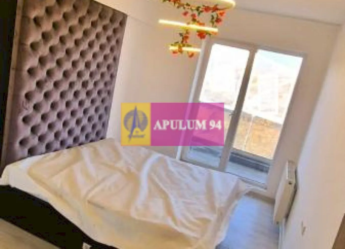 Apartament 2 camere LUX 52mp Delta Vacaresti, loc parcare inclus - Vă propunem spre vanzare un apartament de 2 camere, situat într-o zonă deosebit de atractivă, cu vedere/ la cativa pasi de DELTA VACARESTI.
Apartamentul este din 2018 LUX - nou - nu a locuit nimeni, etaj 3/6 Centrala termica de apartament. Tamplarie PVC 5 camere cu geam termopan LOW e 4 seasons. 
Este in totalitate nou si modern mobilat:
- bucatarie open space completa utilata, plita pe gaz, hota, frigider
- dormitor mobilat pat si saltea avand spatar tapitat pe perete, dulap pentru haine
- hol mobilat cu dulap pentru haine & incaltaminte si cuier
- sufragerie cu canapea pentru 3 persoane MOBEXPERT
Blocul are lift de 4 persoane.
Loc de parcare inclus in pret.
Avantajele zonei:
Acces excelent la transportul public, asigurând legături rapide cu toate zonele importante din București
DELTA VACARESTI: vă puteți bucura de activități recreative în aer liber, de alergare și zone de relaxare
Infrastructură educațională și medicală excelentă: scoli, grădinițe, și clinici medicale în apropiere, oferindu-vă liniștea necesară pentru familia dumneavoastră
În vecinătate se află supermarketuri, restaurante, cafenele și centre de fitness, oferindu-vă toate facilitățile la îndemână.
Cartier sigur și bine întreținut, ideal pentru familii, cu acces rapid la centrele de interes urban, dar și liniște și siguranță.
Acest apartament este o oportunitate excelentă pentru cei care doresc un stil de viață activ, dar și liniștit, în mijlocul unui cartier verde și bine conectat.
Proprietatea este disponibila imediat.
Comision agentie 3% + tva din pretul de vanzare.
Pentru mai multe detalii sau pentru a programa o vizionare, nu ezitați să ne contactați – Cristi/ Apulum 94/ Tel. Mobil: (004) 0733683462 !
