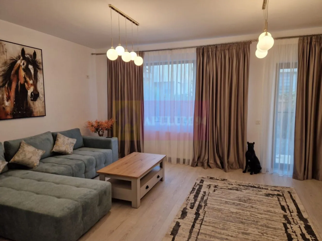 Vila cu curte individuala, zona centrala Popești-Leordeni - Vă propunem spre vanzare vilă P+1+M decomandata 5 camere - în zona centrala Popești-Leordeni 150mp utili, cu o deschidere stradala generoasa de ~10 ml, 3 locuri de parcare, situată intr-un ansamblu rezidențial nou cu acces securizat, teren aferent: 140 mp, din care 70 mp curte liberă Compartimentare eficientă: Parter: hol, living cu ieșire în curte, bucătărie închisă, baie; Etaj 1: 2 dormitoare, fiecare cu baie proprie mobilate modern si cu balcoane proprii; Etaj 2 (mansardă): 2 dormitoare (unul cu baie proprie) si debara mobilate modern. Proprietatea se vinde cum este prezentata în poze, complet utilata si mobilată TOTUL NOU-POZE REALE!. Fiecare camera are aer condiționat Gree, televizoare Samsung; mobila, decorațiunile, corpurile de iluminat, etc sunt achiziționate de la Mobexpert (~30.000 euro). Caracteristici: Televizoare led si ultra moderne (Netflix,YouTube); Mobila de calitate; Finisaje premium; Centrală termică în condensatie; Ferestre PVC cu geam Tripan. Se acceptă orice modalitate de plată: credit/ cash.
Această proprietate este ideală pentru o familie care își dorește să locuiască într-un mediu urban, dar să beneficieze de intimitate și confort. Curtea poate fi amenajată cu loc pentru grătar, posibilitate de amenajare grădină sau terasă.
Avantajele zonei:
Acces rapid către metrou Berceni si Leonida si la mijloacele de transport în comun facilitând deplasarea rapidă către centrul Bucureștiului.
Proximitate față de diverse magazine, farmacii și restaurante - la doar câteva minute de mers pe jos sau cu mașina.
Școli și grădinițe de calitate în imediata apropiere, ceea ce face zona ideală pentru familiile cu copii.
Parcuri și spații verzi – zonă ideală pentru relaxare și activități recreative, la câteva minute de mers de parcurile locale.
Infrastructură modernă – străzi asfaltate, iluminat public și acces rapid la toate facilitățile urbane.
Zonă în dezvoltare – Popești-Leordeni este una dintre cele mai căutate zone rezidențiale din proximitatea Bucureștiului, beneficiind de un ritm rapid de creștere și dezvoltare, ceea ce poate transforma această investiție într-o oportunitate excelentă pe termen lung.
Proprietatea este disponibila imediat.
Comision agentie 3% + tva din pretul de vanzare.
Pentru mai multe detalii sau pentru a programa o vizionare, nu ezitați să ne contactați – Cristi/ Apulum 94/ Tel. Mobil: (004) 0733683462 !
