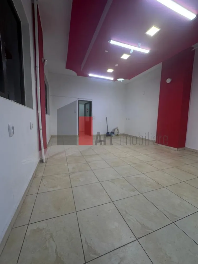 Spatiu comercial de inchiriat zona/cartier Giurgiului - Închiriere Spațiu Comercial – Zona Giurgiului | 38 mp | Grup Sanitar și Vestiar

Se oferă spre închiriere un spațiu comercial practic și compact, cu o suprafață de 38 mp, situat în zona Giurgiului, într-o zonă cu acces facil și trafic pietonal constant. Proprietatea este bine întreținută și pregătită pentru desfășurarea imediată a activității.

Spațiul este ideal pentru diverse activități precum retail, servicii de proximitate, birou sau cabinet.

Detalii spațiu:

Suprafață utilă: aproximativ 38 mp
Compartimentare eficientă
Grup sanitar propriu
Vestiar (ideal pentru personal sau depozitare)
Acces direct din stradă
Vizibilitate bună

Utilități și facilități:

Aer condiționat (încălzire și răcire)
Fără gaz – funcționare electrică
Apă, curent (trifazat), canalizare
Contorizare individuală
Spațiu gata de utilizare

Avantaje:

Zonă activă – cartier Giurgiului
Acces rapid către mijloace de transport în comun
Costuri reduse de întreținere
Configurație practică, rară (include vestiar)
Ușor de adaptat pentru orice tip de activitate

Condiții de închiriere:

Chirie + garanție
Disponibil imediat
Contract de închiriere

Pentru detalii suplimentare sau programarea unei vizionări, nu ezitați să ne contactați.