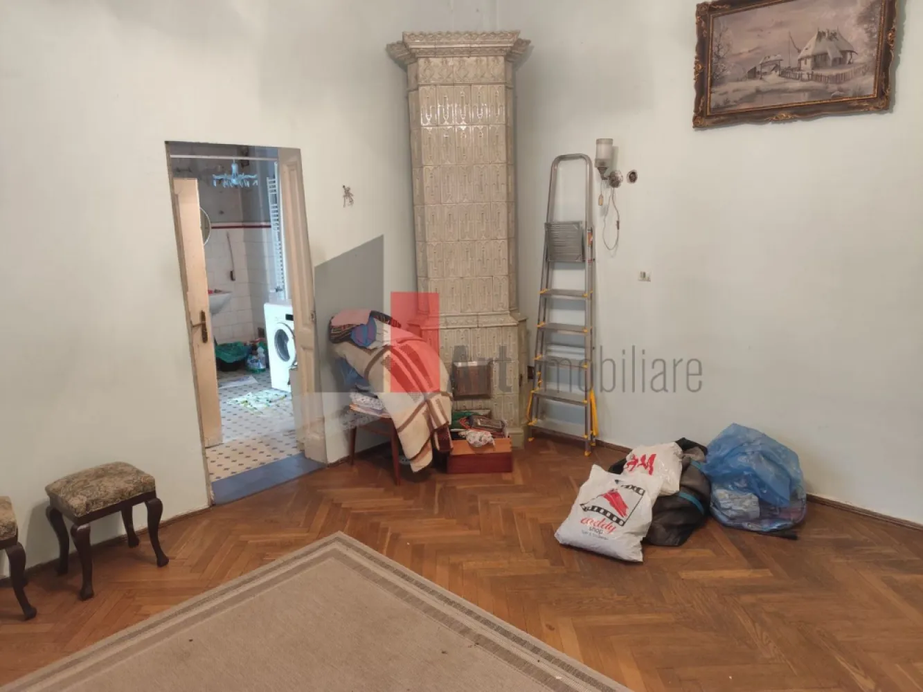 Casa/Spatiu Comercial de inchiriat in zona Eminescu/Romana - Vila De Închiriat / Spațiu Comercial – Zona Eminescu – Piața Romană – Ideal Pentru Restaurant, Cafenea, Clinică, Office Sau Orice Activitate Comercială

Disponibil Spre Închiriere Imobil Situat În Zona Eminescu, În Imediata Apropiere A Pieței Romane, Una Dintre Cele Mai Active Și Bine Cotate Zone Centrale Din București, Cu Trafic Intens Pietonal Și Acces Rapid Către Toate Punctele Importante Ale Orașului.

Poziționarea Excelentă, Deschiderea Generoasă Și Compartimentarea Proprietății Permit Desfășurarea Oricărui Tip De Activitate Comercială, Inclusiv:

Restaurant
Wine Bar
Cafenea
Lounge
Bistro
Catering / Kitchen Concept
Showroom
Clinică
Salon
Birouri
Agenție
Afterschool
Studio
Cabinet
Spațiu Mixt Comercial + Office

Proprietatea Este Dispusă Pe Parter Și Demisol, Având O Suprafață Utilă Totală De Aproximativ 167 Mp.

Compartimentare:

Parter – 82 Mp Utili:

2 Camere Spațioase
Holuri
Grup Sanitar

Demisol – 85 Mp Utili:

2 Camere
Bucătărie
Cameră Tehnică
Hol
2 Intrări În Casă

Avantaje Importante Pentru Activități HoReCa:

Posibilitate Amenajare Terasă De Aproximativ 10 Metri Liniari
Deschidere De Aproximativ 20 Metri Liniari Pe 2 Străzi
Vizibilitate Foarte Bună
Acces Facil Pentru Aprovizionare
Compartimentare Ideală Pentru Zonă De Servire + Bucătărie + Depozitare
Flexibilitate Totală Pentru Recompartimentare Și Modificări Interioare
Curte Proprie De Aproximativ 26 Mp

Dotări Și Utilități:

Centrală Termică Proprie
Curent 220V
Apă Curentă
Canalizare
Acoperiș Refăcut Complet În Urmă Cu Câteva Luni

Zona Este Extrem De Bine Conectată Și Apreciată Comercial, Aflându-Se În Apropiere De Piața Romană, Dacia, Dorobanți Și Principalele Artere Centrale Ale Capitalei. În Vecinătate Se Află Numeroase Restaurante, Cafenele, Birouri, Clinici Și Spații Comerciale Active, Ceea Ce Generează Flux Constant De Clienți Și Vizibilitate Foarte Bună Pentru Orice Business.

Numeroase Locuri De Parcare Disponibile În Zonă.

Proprietatea Se Închiriază De Persoană Fizică.

Chirie: 1.000 Euro / Lună Negociabil

Se Așteaptă Oferte. Raspund si pe whats app*