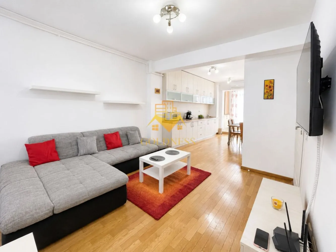 2 camere open-space, modern, Marasti, Kaufland, Parcare, Bloc nou - GOLDNESS Imobiliare vă propune spre închiriere un apartament cu 2 camere complet mobilat și utilat, la etajul 4 într-un imobil de 4 etaje, în cartierul Mărăști.
Dispune de loc de parcare inclus!

Apartamentul este compartimentat astfel:
 - dormitor cu pat matrimonial, dressing, noptiere
 - living cu bucatarie open-space complet utilată, canapea extensibilă, loc de servit masa 
 - baie cu cabina de dus, calorifer port prosop inox și dulap pentru depozitare.
 - balcon de 4 cm
 
Imobilul este dotat cu toate cele necesare- centrală proprie, mașină de spălat haine, 2 unitati AC, canapea extensibila living noua, TV nou, frigider, plită electrică, hotă, etc. 

Se află în apropierea stațiilor de transport în comun, magazine, restaurante, spații verzi, farmacii, etc. 
Dacă sunteți interesați de acest apartament și doriți să îl vizionați, dar și pentru alte oferte sau detalii nu ezitați să ne contactați telefonic sau prin e-mail. Vă stăm la dispoziție!
Pentru intermediere se percepe un comision de 50% din prețul chiriei!