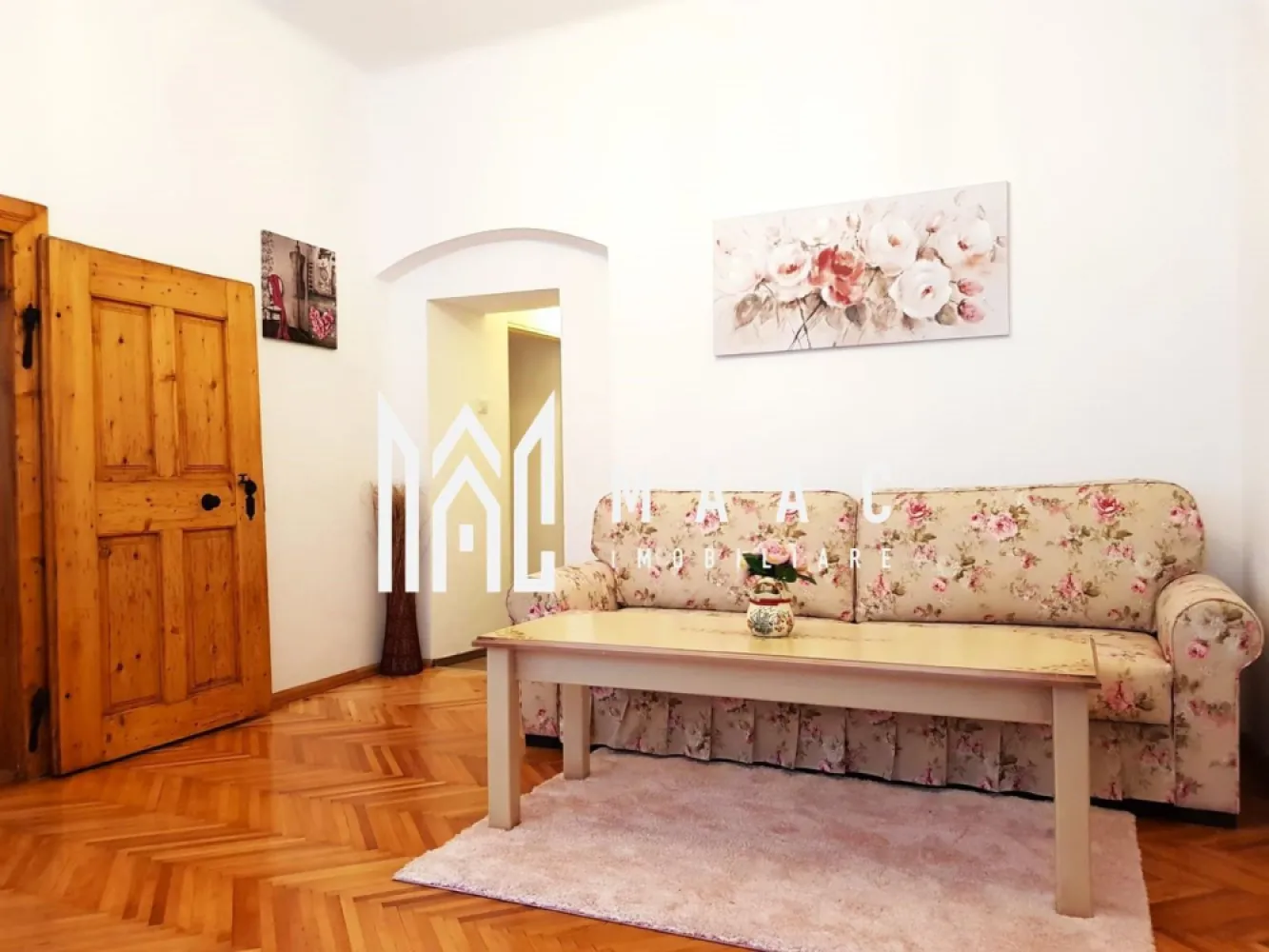 Apartament 2 camere | 45 mpu | Pivnita | Ultracentral - MAAC Imobiliare va propune spre vanzare apartament cu 2 camere, semidecomandat, in zona Ultracentrala a Sibiului.

Apartamentul este situat la parterul unei vile cu un singur etaj, are o suprafata utila de 45 mp. 
Compartimentare: hol, 2 camere mari, dressing, bucatarie separata si o baie cu geam de aerisire si dus.

Suplimentar imobilul beneficiaza de o pivnita spatioasa de 17 mp, o anexa de 6 mp si teren aferent de 47 mp.
 
Beneficii:
Zona Ultracentrala
Apartament complet renovat, mobilat si utilat
Pretabil pentru investitii 
Pivnita, anexa si teren
Imobil situat la vila
Disponibil imediat

Imobilul este complet renovat, inclusiv instalatia electrica si instalatie sanitara.
Apartamentul este ideal atat pentru o familie care isi doreste confort in centru orasului cat si pentru investitie.

Pentru mai multe detalii precizati ca ati vazut anuntul cu ID: CP2040849