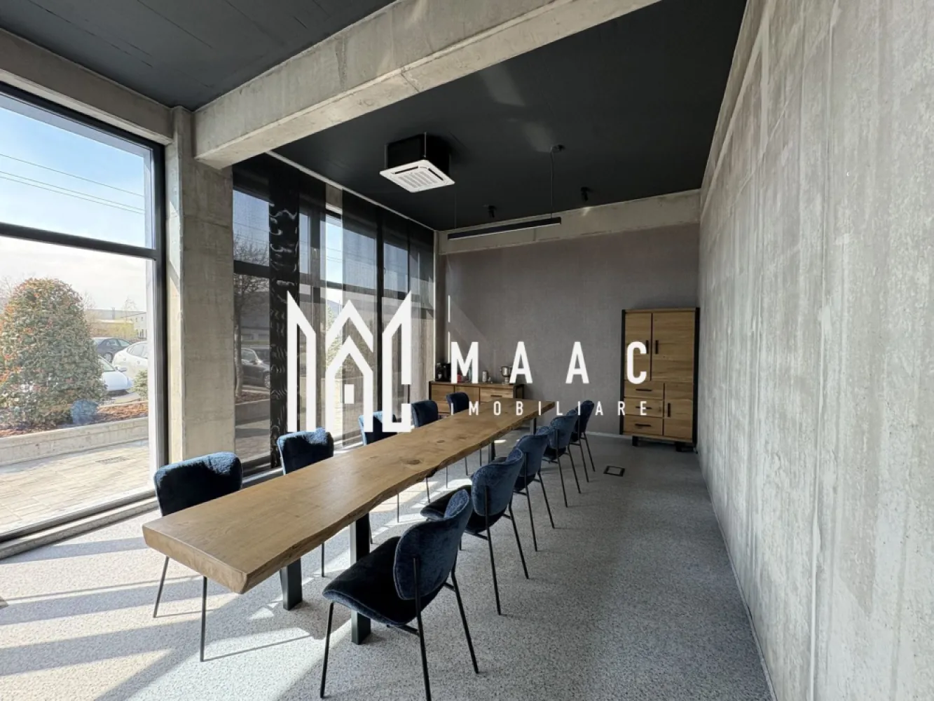 Spatiu birouri i 80 mp I Utilat I Zona de vest I - MAAC Imobiliare vă propune spre închiriere un spațiu modern, ideal pentru birouri sau activități comerciale, situat în zona de vest a Sibiului, la stradă principală – pe strada Salzburg.

Proprietatea este nouă și complet utilată, având o suprafață de 80 mp, compartimentată eficient în 2 camere luminoase. Spațiul beneficiază de vitrină generoasă la stradă, oferind vizibilitate excelentă pentru orice tip de activitate.

În plus, imobilul dispune de locuri de parcare, un avantaj important atât pentru angajați, cât și pentru clienți.

Datorită poziționării strategice și dotărilor moderne, acest spațiu reprezintă o oportunitate ideală pentru dezvoltarea afacerii dumneavoastră

Pentru mai multe detalii precizați ca ați văzut anunțul cu ID CP3012580