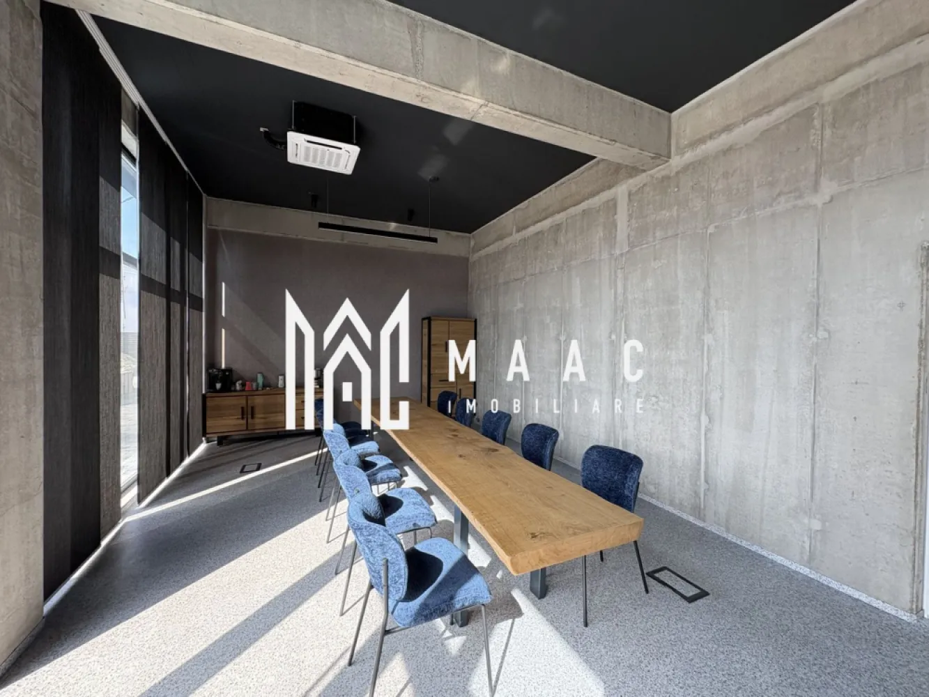 Spatiu birouri i 80 mp I Utilat I Zona de vest I - MAAC Imobiliare vă propune spre închiriere un spațiu modern, ideal pentru birouri sau activități comerciale, situat în zona de vest a Sibiului, la stradă principală – pe strada Salzburg.

Proprietatea este nouă și complet utilată, având o suprafață de 80 mp, compartimentată eficient în 2 camere luminoase. Spațiul beneficiază de vitrină generoasă la stradă, oferind vizibilitate excelentă pentru orice tip de activitate.

În plus, imobilul dispune de locuri de parcare, un avantaj important atât pentru angajați, cât și pentru clienți.

Datorită poziționării strategice și dotărilor moderne, acest spațiu reprezintă o oportunitate ideală pentru dezvoltarea afacerii dumneavoastră

Pentru mai multe detalii precizați ca ați văzut anunțul cu ID CP3012580