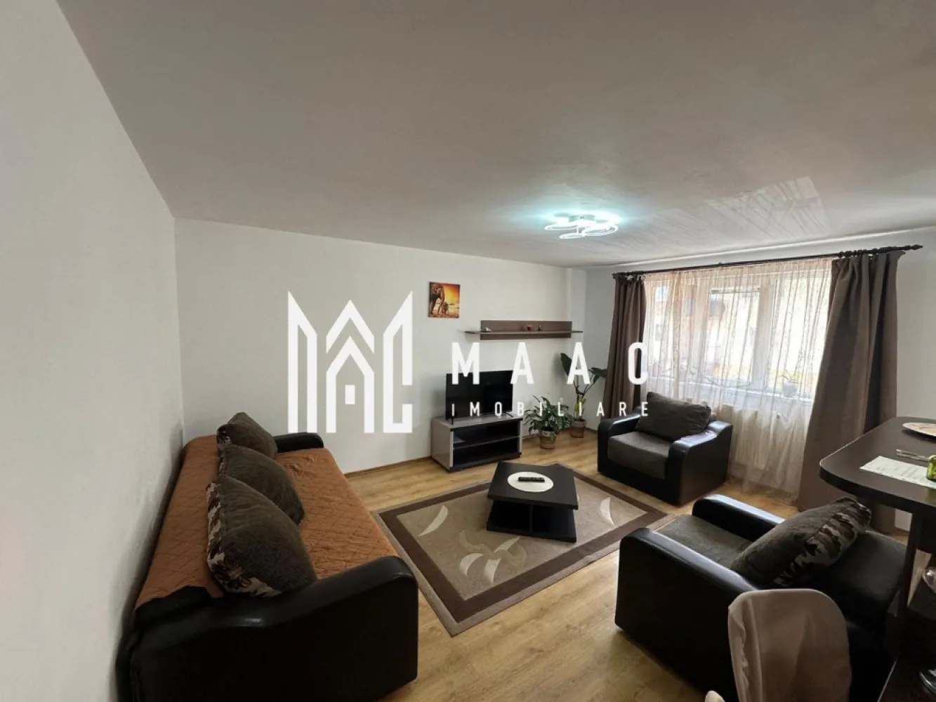 APARTAMENT 3 CAMERE I DECOMANDAT I 77 MP I ET 2 I HIPODROM 3 - Maac Imobiliare ofera spre vanzare apartament cu 3 camere, compartimentat eficient, oferind un spatiu confortabil si luminos.

 Apartamentul este compus din:
- living generos cu bucatarie si hol open space
- 2 dormitoare
- 2 bai, dintre care una amenajata ca spatiu de depozitare
- balcon

Se vinde complet mobilat si utilat, fiind ideal pentru mutare rapida, fara investitii suplimentare.

Potrivit atat pentru locuit, cat si pentru investitie.

Pentru mai multe detalii sau stabilirea unei vizionari, anuntati telefonic CP3088677