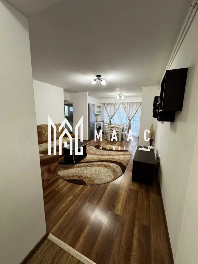 Apartament 3 camere | 60 MPU | Calea Surii Mici - MAAC Imobiliare vă propune spre închiriere un apartament modern cu 3 camere, compus din 2 dormitoare, 2 băi și living generos, situat într-un imobil bine întreținut, ideal pentru familii, cupluri sau persoane care își doresc un spațiu confortabil și bine compartimentat. Proprietatea beneficiază de loc de parcare și balcon spațios, oferind un plus de confort și funcționalitate pentru viitorii chiriași.

Apartamentul impresionează prin atmosfera luminoasă, finisajele moderne și compartimentarea practică, fiind pregătit pentru mutare imediată. Spațiile sunt bine optimizate, iar camerele oferă intimitate și confort pentru un stil de viață echilibrat.

Compartimentare:
-living spațios și luminos, cu zonă de relaxare și dining
-2 dormitoare confortabile
-bucătărie complet mobilată și utilată
-2 băi
-hol generos
-balcon larg, ideal pentru relaxare

Dotări și avantaje:
-apartament complet mobilat și utilat
-compartimentare practică și eficientă
-2 băi pentru un plus de confort
-balcon spațios
-loc de parcare inclus
-camere luminoase și primitoare
-finisaje moderne
-zonă liniștită și acces facil către punctele de interes
-ideal pentru familii sau persoane care își doresc confort și intimitate

Localizare:
Apartamentul este amplasat într-o zonă bine conectată la facilitățile orașului, cu acces rapid către magazine, mijloace de transport, școli și alte puncte de interes.

Condiții de închiriere:
-garanție: echivalentul unei chirii lunare
-disponibilitate: imediată

Pentru mai multe detalii sau pentru programarea unei vizionări, vă rugăm să ne contactați specificând: ID: CP3089396
