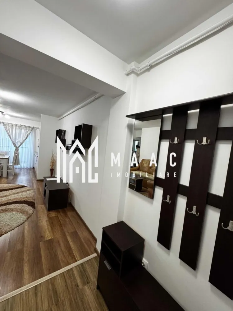 Apartament 3 camere | 60 MPU | Calea Surii Mici - MAAC Imobiliare vă propune spre închiriere un apartament modern cu 3 camere, compus din 2 dormitoare, 2 băi și living generos, situat într-un imobil bine întreținut, ideal pentru familii, cupluri sau persoane care își doresc un spațiu confortabil și bine compartimentat. Proprietatea beneficiază de loc de parcare și balcon spațios, oferind un plus de confort și funcționalitate pentru viitorii chiriași.

Apartamentul impresionează prin atmosfera luminoasă, finisajele moderne și compartimentarea practică, fiind pregătit pentru mutare imediată. Spațiile sunt bine optimizate, iar camerele oferă intimitate și confort pentru un stil de viață echilibrat.

Compartimentare:
-living spațios și luminos, cu zonă de relaxare și dining
-2 dormitoare confortabile
-bucătărie complet mobilată și utilată
-2 băi
-hol generos
-balcon larg, ideal pentru relaxare

Dotări și avantaje:
-apartament complet mobilat și utilat
-compartimentare practică și eficientă
-2 băi pentru un plus de confort
-balcon spațios
-loc de parcare inclus
-camere luminoase și primitoare
-finisaje moderne
-zonă liniștită și acces facil către punctele de interes
-ideal pentru familii sau persoane care își doresc confort și intimitate

Localizare:
Apartamentul este amplasat într-o zonă bine conectată la facilitățile orașului, cu acces rapid către magazine, mijloace de transport, școli și alte puncte de interes.

Condiții de închiriere:
-garanție: echivalentul unei chirii lunare
-disponibilitate: imediată

Pentru mai multe detalii sau pentru programarea unei vizionări, vă rugăm să ne contactați specificând: ID: CP3089396