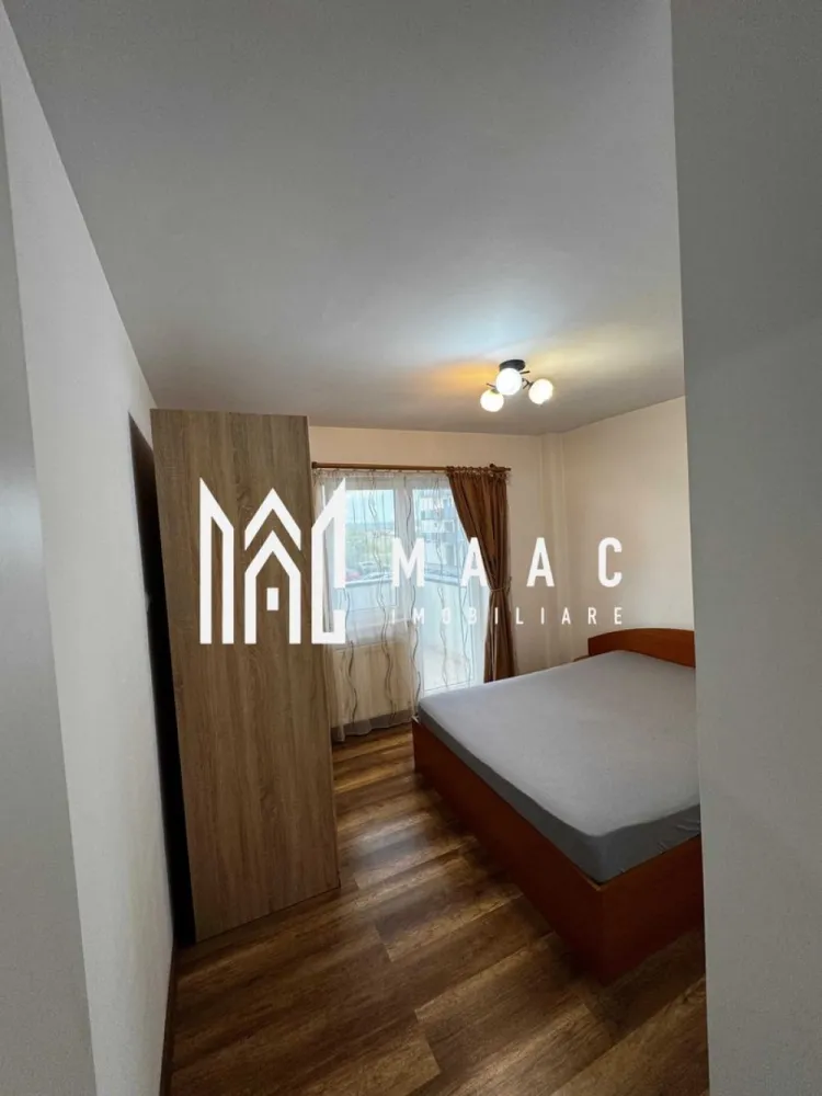 Apartament 3 camere | 60 MPU | Calea Surii Mici - MAAC Imobiliare vă propune spre închiriere un apartament modern cu 3 camere, compus din 2 dormitoare, 2 băi și living generos, situat într-un imobil bine întreținut, ideal pentru familii, cupluri sau persoane care își doresc un spațiu confortabil și bine compartimentat. Proprietatea beneficiază de loc de parcare și balcon spațios, oferind un plus de confort și funcționalitate pentru viitorii chiriași.

Apartamentul impresionează prin atmosfera luminoasă, finisajele moderne și compartimentarea practică, fiind pregătit pentru mutare imediată. Spațiile sunt bine optimizate, iar camerele oferă intimitate și confort pentru un stil de viață echilibrat.

Compartimentare:
-living spațios și luminos, cu zonă de relaxare și dining
-2 dormitoare confortabile
-bucătărie complet mobilată și utilată
-2 băi
-hol generos
-balcon larg, ideal pentru relaxare

Dotări și avantaje:
-apartament complet mobilat și utilat
-compartimentare practică și eficientă
-2 băi pentru un plus de confort
-balcon spațios
-loc de parcare inclus
-camere luminoase și primitoare
-finisaje moderne
-zonă liniștită și acces facil către punctele de interes
-ideal pentru familii sau persoane care își doresc confort și intimitate

Localizare:
Apartamentul este amplasat într-o zonă bine conectată la facilitățile orașului, cu acces rapid către magazine, mijloace de transport, școli și alte puncte de interes.

Condiții de închiriere:
-garanție: echivalentul unei chirii lunare
-disponibilitate: imediată

Pentru mai multe detalii sau pentru programarea unei vizionări, vă rugăm să ne contactați specificând: ID: CP3089396