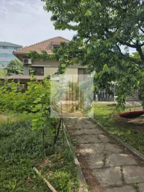 Casa 190mp cu teren 1100mp Lipovei