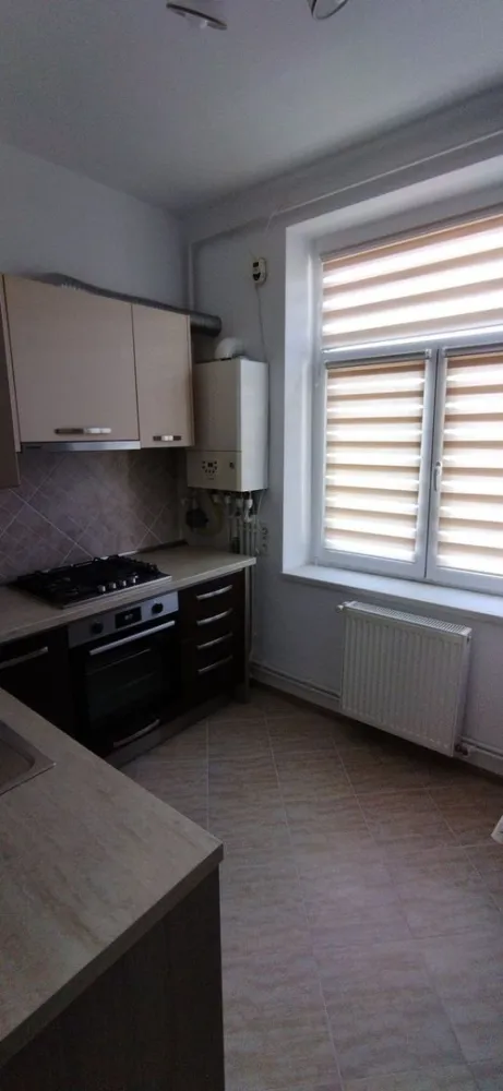 De inchiriat apartament 1 camera, zona centrala - Oferim spre inchiriere apartament decomandat cu 1 camera, suprafata 40 mp, situat la etajul 2, in zona centrala, foarte aproape de Facultate si Parcul Eminescu.
Apartamentul este complet mobilat si utilat, gata pentru mutare imediata.
Se inchiriaza doar pe termen lung.
Pret chirie: 1600 lei/luna
Garantie: 1600 lei
+ Comision agentie
Pentru detalii si vizionari: Marilena 0741.030.291
Mag Invest