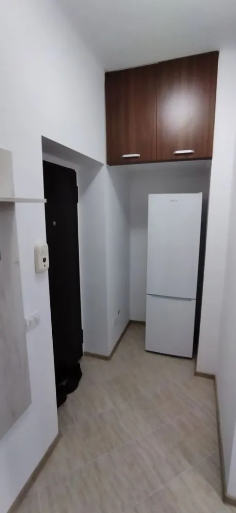 De inchiriat apartament 1 camera, zona centrala - Oferim spre inchiriere apartament decomandat cu 1 camera, suprafata 40 mp, situat la etajul 2, in zona centrala, foarte aproape de Facultate si Parcul Eminescu.
Apartamentul este complet mobilat si utilat, gata pentru mutare imediata.
Se inchiriaza doar pe termen lung.
Pret chirie: 1600 lei/luna
Garantie: 1600 lei
+ Comision agentie
Pentru detalii si vizionari: Marilena 0741.030.291
Mag Invest