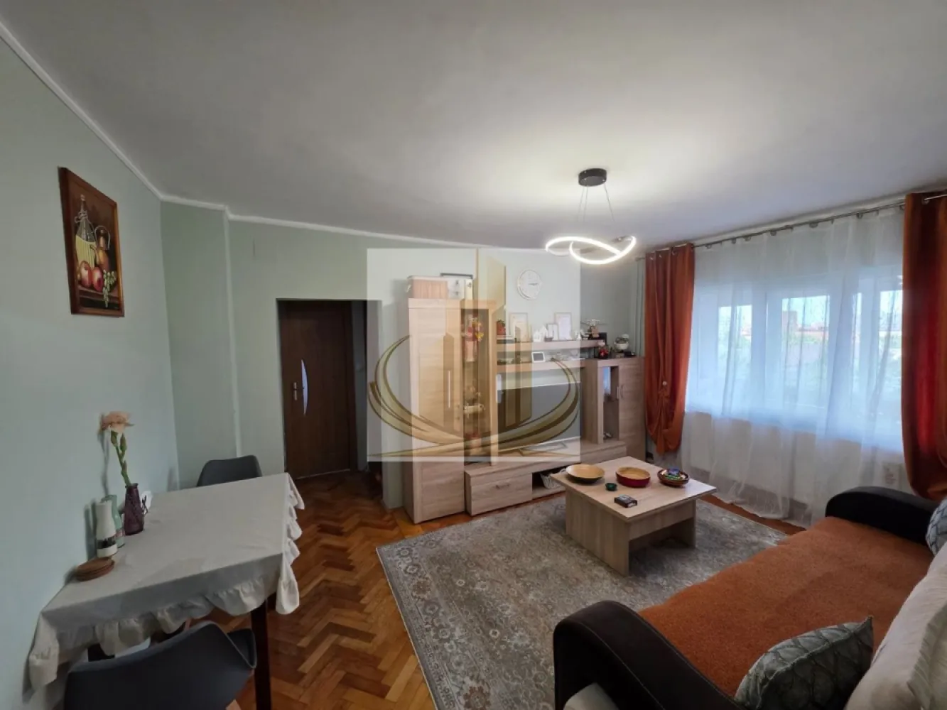 Apartament 3 camere de vânzare – Gheorghe Lazăr - Va propunem spre vanzare
Apartament complet renovat în 2025, situat în zona Gheorghe Lazăr, cu acces facil către toate punctele de interes: mijloace de transport, supermarketuri, școli, Iulius Town și centru.

Suprafață utilă: 61 mp
Compartimentare eficientă – 3 camere luminoase
Etaj 7 din 10, cu vedere panoramică deosebită asupra orașului
Balcon închis
Mobilat lux și utilat complet, totul nou și pregătit pentru mutare imediată

Apartamentul beneficiază de finisaje moderne, mobilier premium și electrocasnice de calitate, fiind ideal atât pentru locuit, cât și pentru investiție.

Pentru mai multe detalii sau programarea unei vizionări, mă puteți contacta în privat.

ID intern: CP3091427