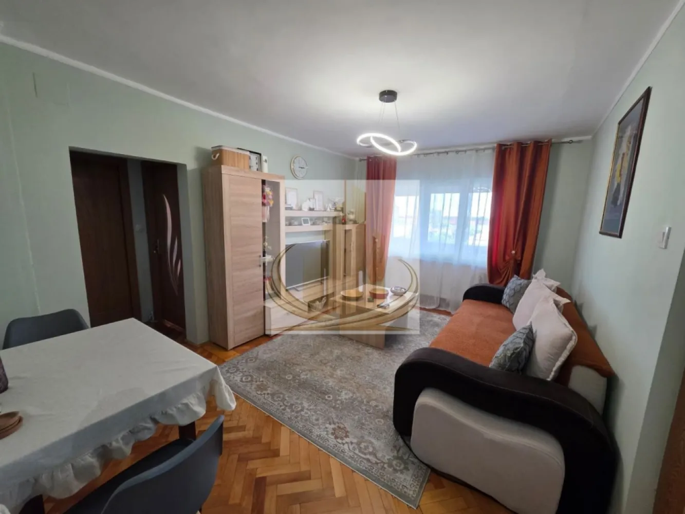 Apartament 3 camere de vânzare – Gheorghe Lazăr - Va propunem spre vanzare
Apartament complet renovat în 2025, situat în zona Gheorghe Lazăr, cu acces facil către toate punctele de interes: mijloace de transport, supermarketuri, școli, Iulius Town și centru.

Suprafață utilă: 61 mp
Compartimentare eficientă – 3 camere luminoase
Etaj 7 din 10, cu vedere panoramică deosebită asupra orașului
Balcon închis
Mobilat lux și utilat complet, totul nou și pregătit pentru mutare imediată

Apartamentul beneficiază de finisaje moderne, mobilier premium și electrocasnice de calitate, fiind ideal atât pentru locuit, cât și pentru investiție.

Pentru mai multe detalii sau programarea unei vizionări, mă puteți contacta în privat.

ID intern: CP3091427