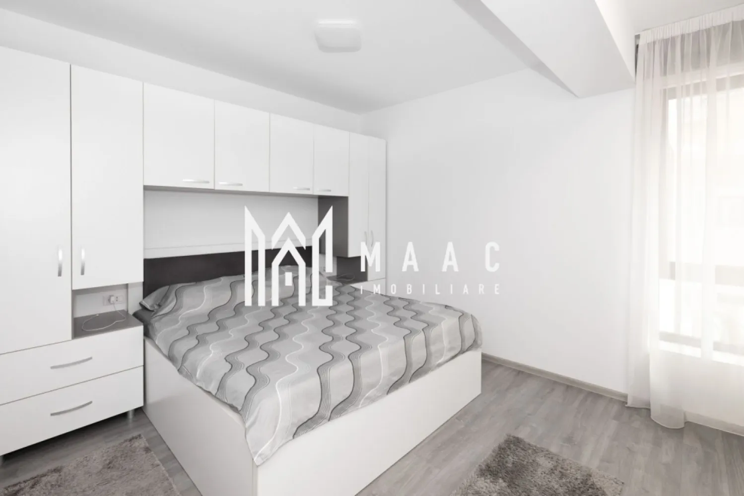 Apartament 2 camere| Mobilat si utilat| Dem Radulescu - MAAC Imobiliare vă propune spre vânzare un apartament modern cu 2 camere, decomandat, situat la etajul 5 din 7, într-un imobil nou cu lift, dat în folosință în anul 2023, vis-a-vis de restaurantul Trattoria, pe strada Patriarh Iustinian Marina.

Apartamentul are o suprafață de 49 mp și se vinde complet mobilat și utilat, fiind pregătit pentru mutare imediată, fără investiții suplimentare.

 Centrală termică proprie
 Mobilier modern și finisaje de bun gust
 Electrocasnice premium:

mașină de spălat vase
mașină de spălat cu uscător
frigider side by side
televizoare Smart Samsung

Compartimentarea este practică și eficientă, apartamentul fiind decomandat și beneficiind de un balcon cochet.

Zona oferă acces facil către mijloace de transport, magazine, restaurante, farmacii și alte puncte de interes.
 Pentru mai multe detalii sau pentru programarea unei vizionări, MAAC Imobiliare vă stă cu drag la dispoziție.
CP3089589