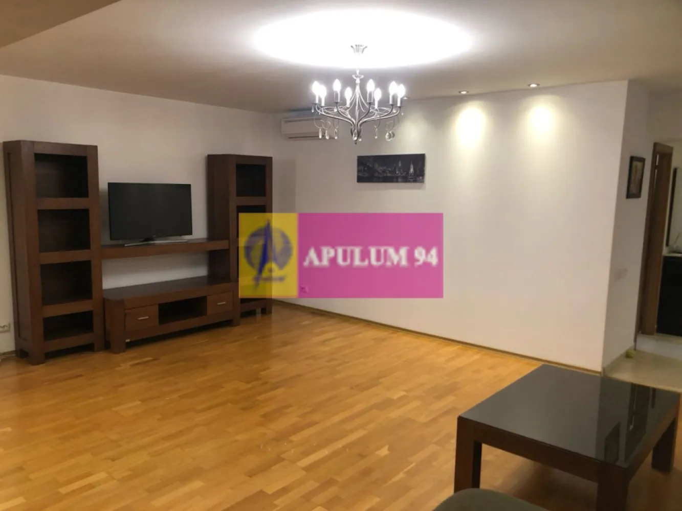 Apartament 3 camere LUX, 99mp, B-dul Unirii, loc parcare inclus - Vă propunem spre vanzare un apartament de 3 camere, situat într-o zonă linistita si deosebit de atractivă, pe bulevardul UNIRII - Rond Alba Iulia.
Apartamentul este renovat, decomandat etaj 5/10, termopane generatie noua - perfect pentru familii în căutarea unei locatii moderne, cu acces rapid la toate facilitățile urbane.Compartimentare: living (~40 mp) & 2 dormitoare luminoase & 2 bai si un balcon, AC, contorizare separata, paza - supraveghere video, portar. 
Locul de parcare (acces auto controlat) este inclus in pret.
Avantajele zonei:
Acces excelent la transportul public: STB si stația de metrou Unirii asigurând legături rapide cu toate zonele importante din București.
Infrastructură educațională și medicală excelentă: scoli, grădinițe, și clinici medicale în apropiere, oferindu-vă liniștea necesară pentru familia dumneavoastră
În vecinătate se află supermarketuri, restaurante, cafenele și centre de fitness, oferindu-vă toate facilitățile la îndemână.
Cartier sigur și bine întreținut, ideal pentru familii, cu acces rapid la centrele de interes urban, dar și liniște și siguranță.
Acest apartament este o oportunitate excelentă pentru cei care doresc un stil de viață activ, dar și liniștit, în mijlocul unui cartier central și bine conectat.
Proprietatea este disponibila imediat. 
Comision agentie 3% + tva din pretul de vanzare. 
Pentru mai multe detalii sau pentru a programa o vizionare, nu ezitați să ne contactați – Cristi/ Apulum 94/ Tel. Mobil: (004) 0733683462 !