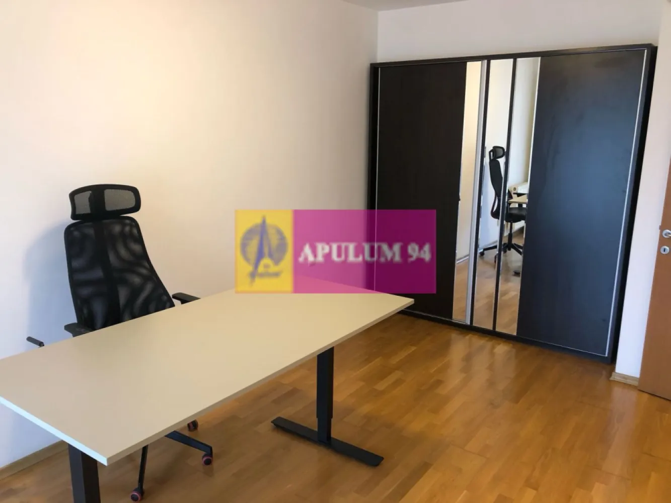 Apartament 3 camere LUX, 99mp, B-dul Unirii, loc parcare inclus - Vă propunem spre vanzare un apartament de 3 camere, situat într-o zonă linistita si deosebit de atractivă, pe bulevardul UNIRII - Rond Alba Iulia.
Apartamentul este renovat, decomandat etaj 5/10, termopane generatie noua - perfect pentru familii în căutarea unei locatii moderne, cu acces rapid la toate facilitățile urbane.Compartimentare: living (~40 mp) & 2 dormitoare luminoase & 2 bai si un balcon, AC, contorizare separata, paza - supraveghere video, portar. 
Locul de parcare (acces auto controlat) este inclus in pret.
Avantajele zonei:
Acces excelent la transportul public: STB si stația de metrou Unirii asigurând legături rapide cu toate zonele importante din București.
Infrastructură educațională și medicală excelentă: scoli, grădinițe, și clinici medicale în apropiere, oferindu-vă liniștea necesară pentru familia dumneavoastră
În vecinătate se află supermarketuri, restaurante, cafenele și centre de fitness, oferindu-vă toate facilitățile la îndemână.
Cartier sigur și bine întreținut, ideal pentru familii, cu acces rapid la centrele de interes urban, dar și liniște și siguranță.
Acest apartament este o oportunitate excelentă pentru cei care doresc un stil de viață activ, dar și liniștit, în mijlocul unui cartier central și bine conectat.
Proprietatea este disponibila imediat. 
Comision agentie 3% + tva din pretul de vanzare. 
Pentru mai multe detalii sau pentru a programa o vizionare, nu ezitați să ne contactați – Cristi/ Apulum 94/ Tel. Mobil: (004) 0733683462 !