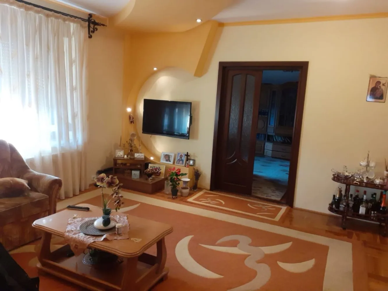 Ag EUROPA vinde casa individuala 6 cam. si teren 5 ari în Titulescu. - Agenția EUROPA vinde casa individuala cu 6 camere si teren 500mp în zona TITULESCU.