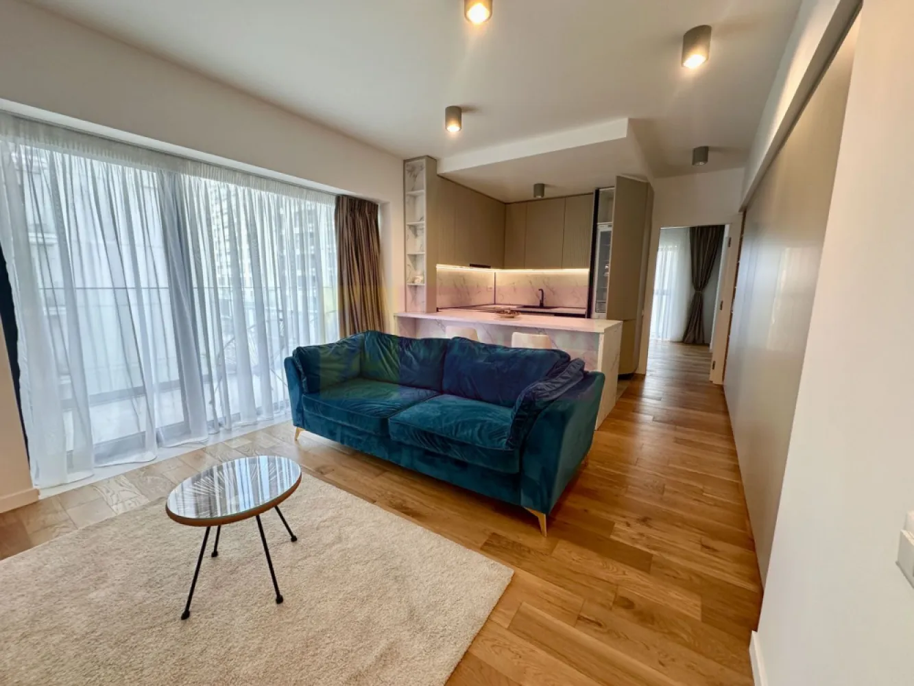 Apartament 2 camere lux -One Cotroceni - Compania imobiliara Apulum94 va propune un apartament de doua camere mobilat si utilat lux in One Cotroceni, etaj 3, totul impecabil, loc de parcare la subsol.Blocul este finalizat in 2024 si situat foarte aproape de statia de metrou de la Razoare, cu diverse magazine in apropiere.
 Pentru mai multe detalii sau o eventuala vizionare a apartamentului va rog sunati la numarul de telefon 0733683454- Dorin Dinu- Apulum94.