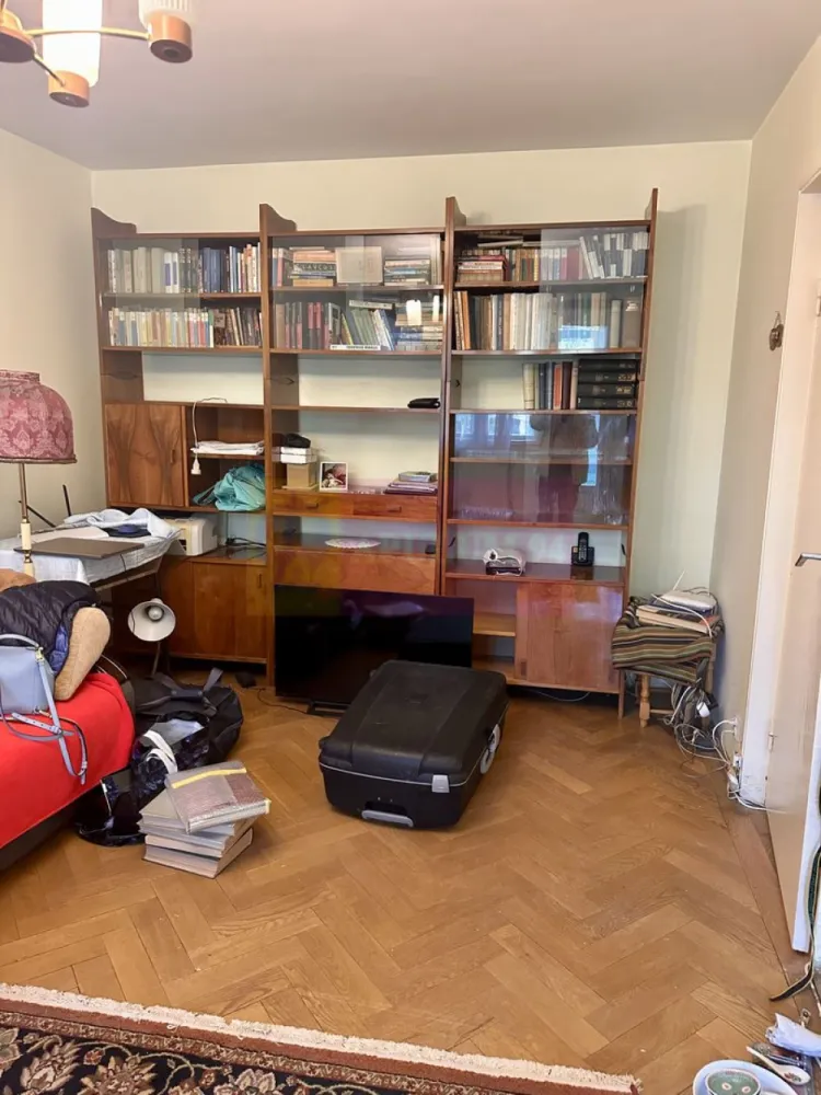 3 camere Berceni- Aleea Ciceu - Compani a imobiliara Apulum94 va propune un apartament de 3 camere.confort 1 , decomandat,etaj 1/10, situat in Berceni-Aleea Ciceu.Apartamentul are suprafata utila de 65 mp,suprafata totala de 72 mp si se vinde utilat si mobilat cum este prezentat in pozele din anunt.Blocul este anvelopat, scara este foarte curata.
 Pentru mai multe detalii sau o eventuala vizionare a apartamentului va rog sunati la numarul de telefon 0733683454- Dorin Dinu / Apulum94.Comisionul la cumparareeste 3 % , negociabil.
