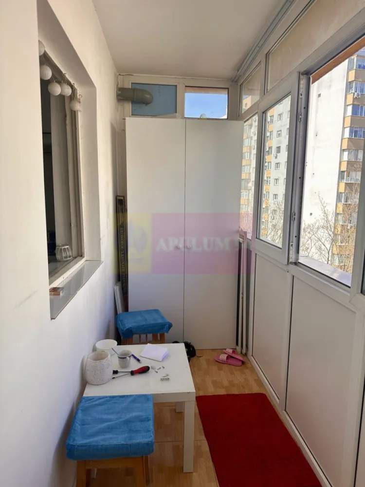 3 camere Rahova -Str Dunavat - Compania imobiliara Apulum94 va propune un apartament de 3 camere situat in zona Rahova - str Dunavat , confort 1 decomandat, etajul 4 .
Blocul este anvelopat si este construit in anul 1981.Suprafata utila a apartamentului este de 68 mp iar suprafata totala de 72 mp. Apartamentul are o serie de imbunatatiri- Usa metalica , termopan, aer conditionat, gresie, faianta, etc, si se vinde mobilat si utilat cum este prezentat in poze.
 Pentru mai multe detalii sau o eventuala vizionare a apartamentului va rog sunati la numarul de telefon 0733683454-Dorin Dinu. Comision 3 % negociabil.