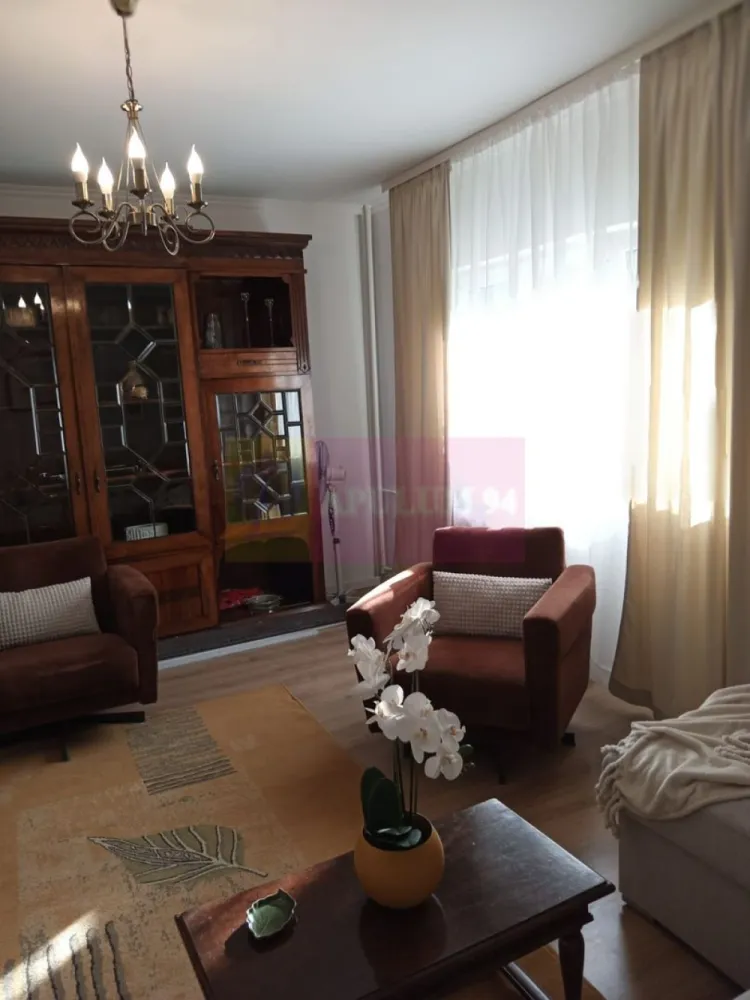 Apartament 3 camere-Panduri-13 Septembrie - Compania imobiliara Apulum94 va propune un apartament de 3 camere in zona Panduri, confort 1 sporit, decomandat,etajul 4, bloc 1987, cu o suprafata utila de 73 mp si o suprafata totala de 78 mp. Apartamentul este situat in apropiere de intersectia Panduri- 13 Septembrie si este complet mobilat si utilat. 
 Pentru alte detalii sau o eventuala vizionare va rog sa ma sunati la numarul de telefon 0733683454- Dorin Dinu/ Apulum94.