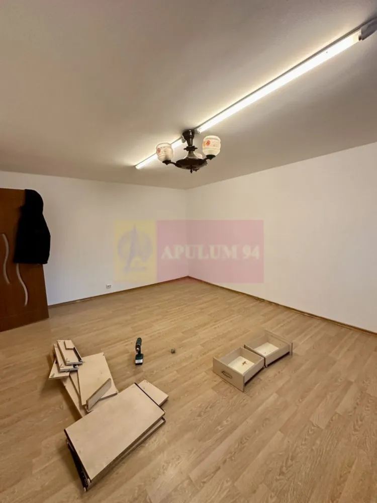 Apartament 2 camere-Sebastian Parc-Dumbrava noua - Apulum 94 va propune un apartament de doua camere confort1 sporit,decomandat situat in apropierea parcului Sebastian, intr-un bloc tip P ..Suprafata utila a apartamentuluieste de 57 mp,iar suprafata totala(cu balcon) este de 60 mp.Blocul este dat in folosinta in anul 1987.Apartamentul se se elibereaza la semnarea actelor..Pentru mai multe detalii sau vizionare va rog sa ma contactati la numarul de telefon 0733683454-Dinu Dorin/ Apulum94 .