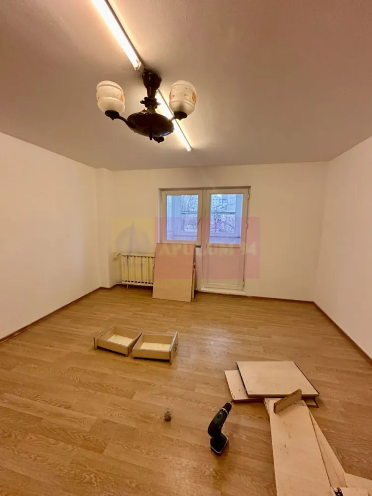 Apartament 2 camere-Sebastian Parc-Dumbrava noua - Apulum 94 va propune un apartament de doua camere confort1 sporit,decomandat situat in apropierea parcului Sebastian, intr-un bloc tip P ..Suprafata utila a apartamentuluieste de 57 mp,iar suprafata totala(cu balcon) este de 60 mp.Blocul este dat in folosinta in anul 1987.Apartamentul se se elibereaza la semnarea actelor..Pentru mai multe detalii sau vizionare va rog sa ma contactati la numarul de telefon 0733683454-Dinu Dorin/ Apulum94 .